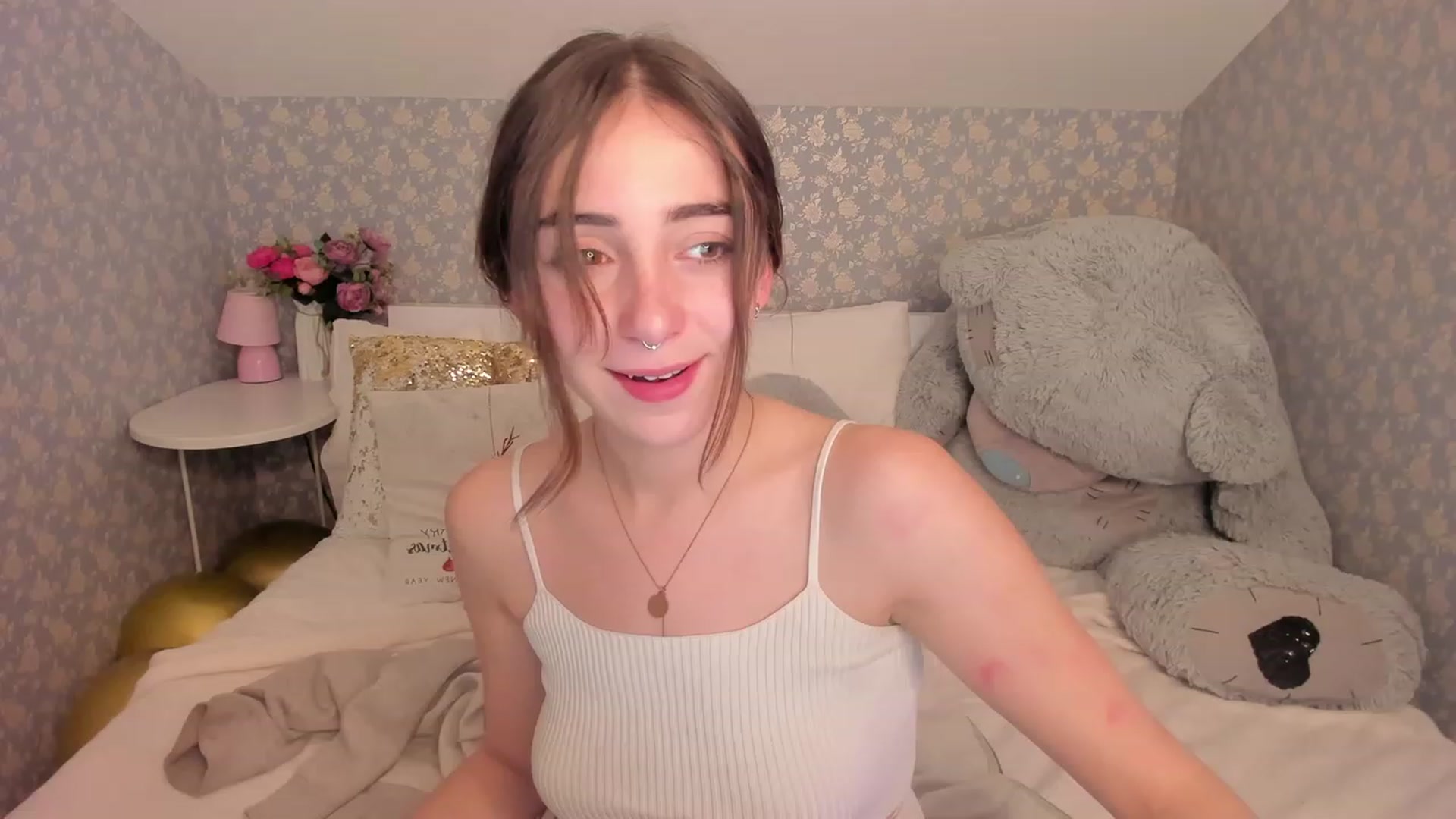 Gallery image thumbnail from ElsaYoung's myfreecams stream on, 12/16/2022, 12:52 image 8 of 20