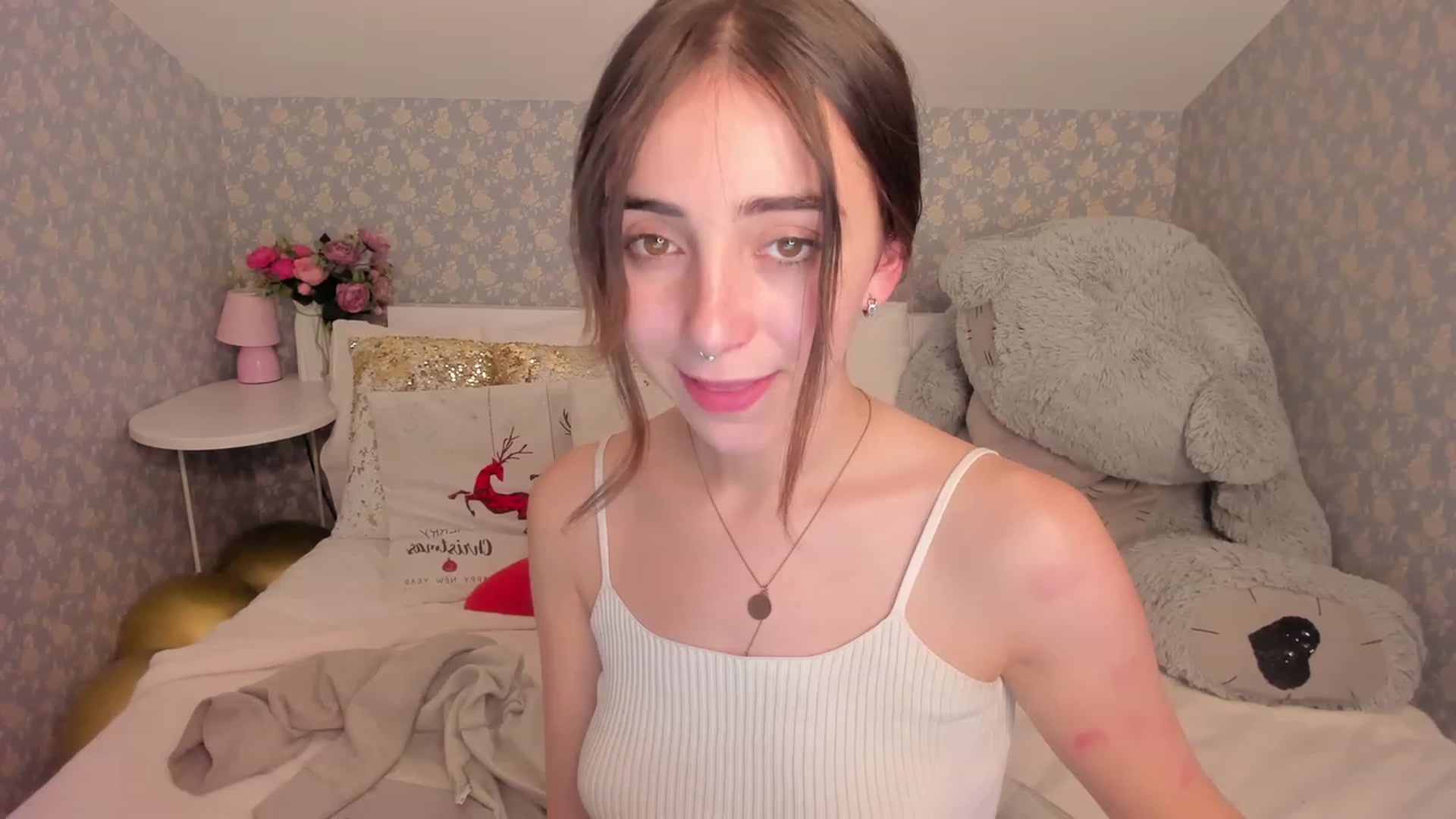 Gallery image thumbnail from ElsaYoung's myfreecams stream on, 12/16/2022, 12:52 image 3 of 20