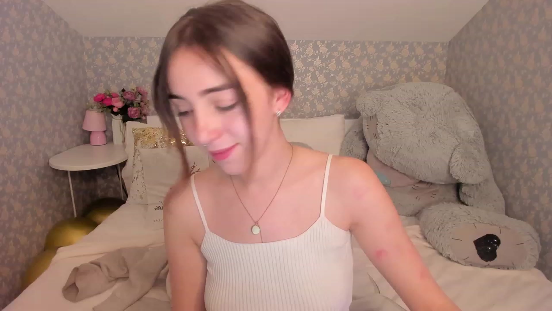 Gallery image thumbnail from ElsaYoung's myfreecams stream on, 12/16/2022, 12:52 image 10 of 20