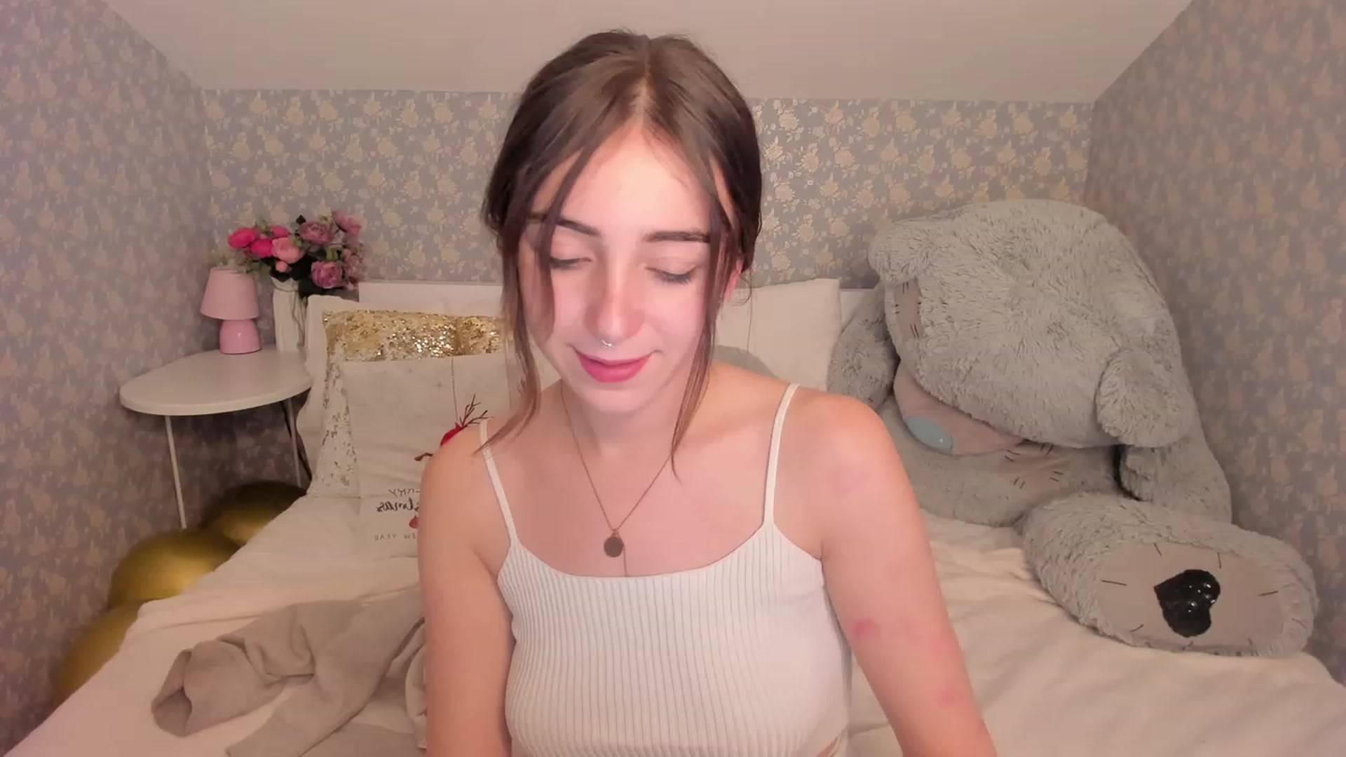 Gallery image thumbnail from ElsaYoung's myfreecams stream on, 12/16/2022, 12:52 image 9 of 20