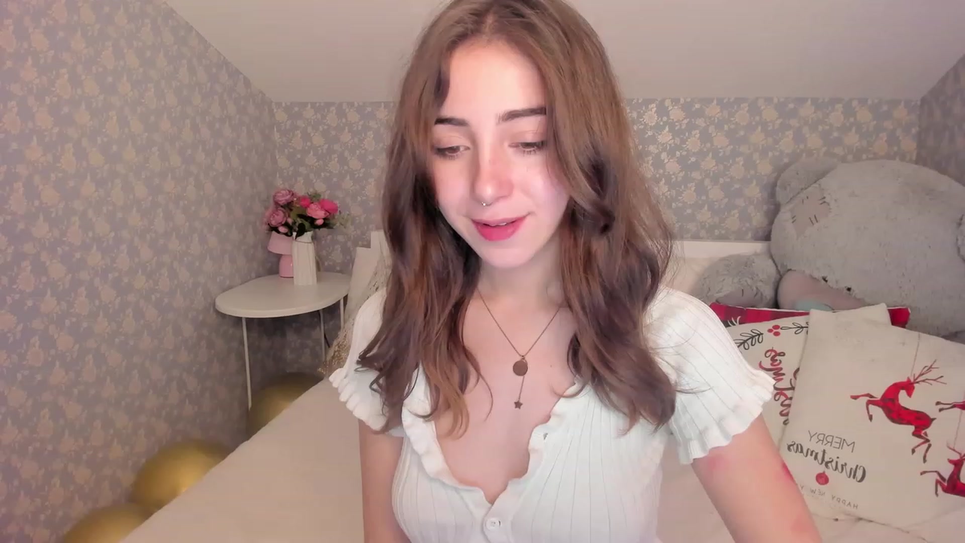 Gallery image thumbnail from ElsaYoung's myfreecams stream on, 12/17/2022, 11:11 image 8 of 20
