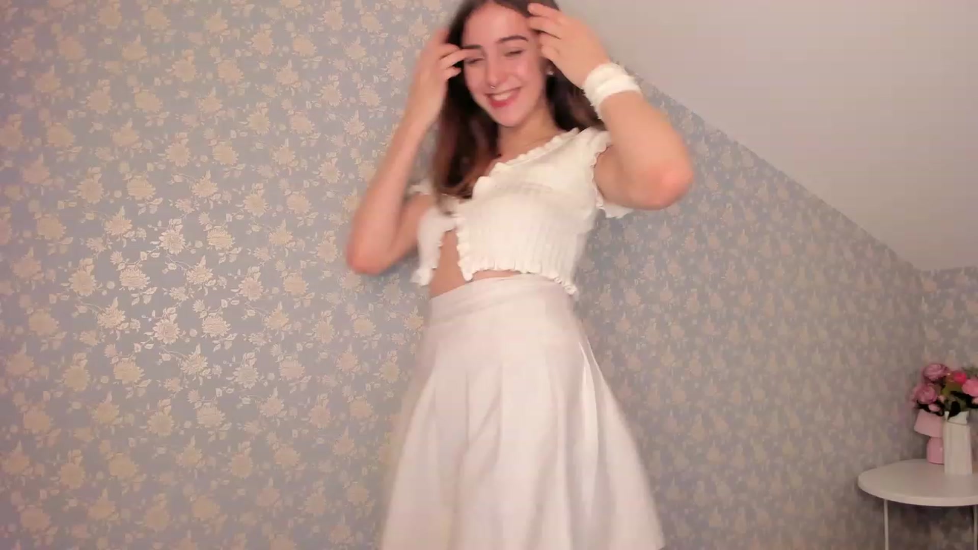 Gallery image thumbnail from ElsaYoung's myfreecams stream on, 12/17/2022, 11:11 image 9 of 20