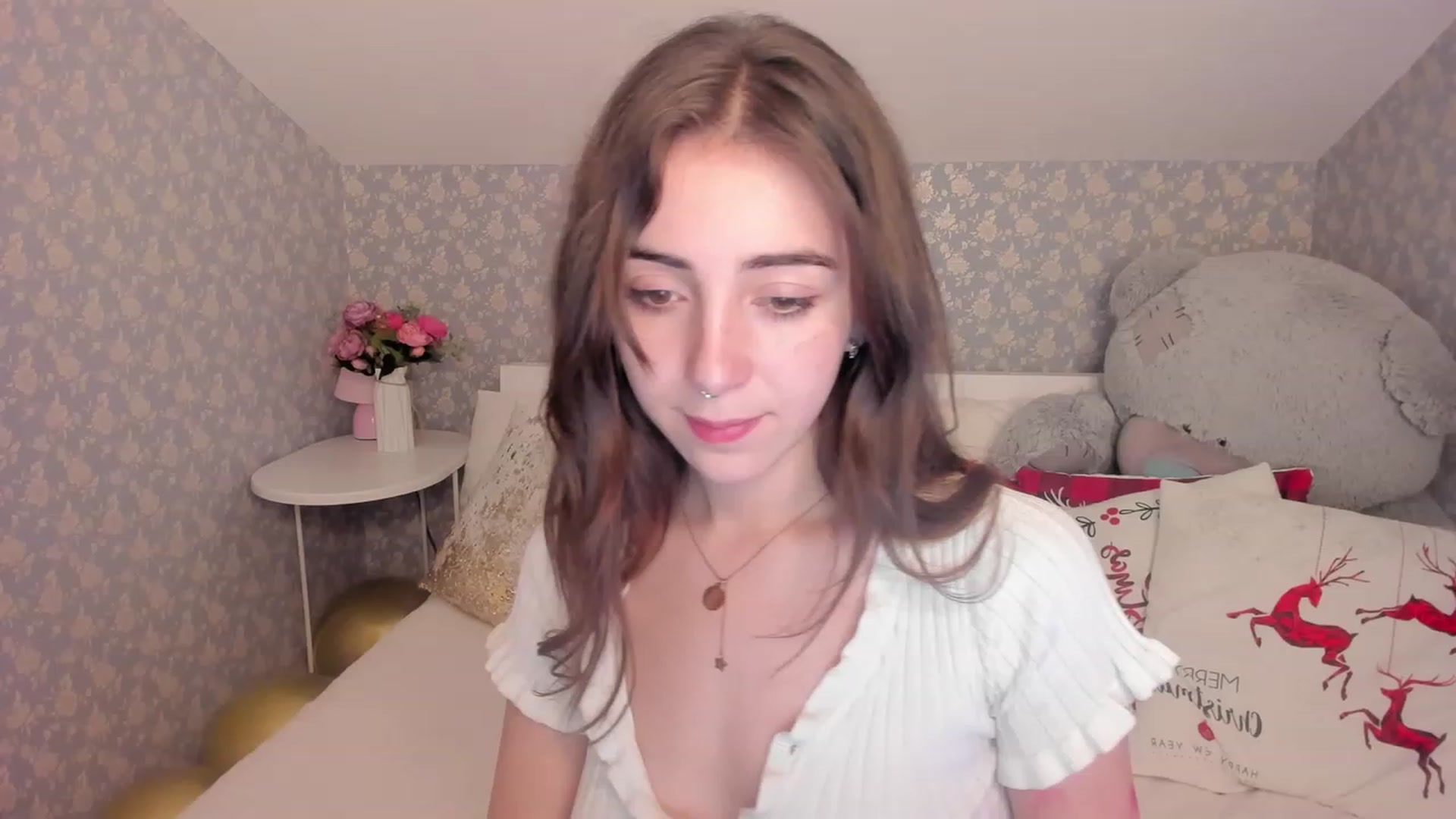 Gallery image thumbnail from ElsaYoung's myfreecams stream on, 12/17/2022, 12:23 image 3 of 20