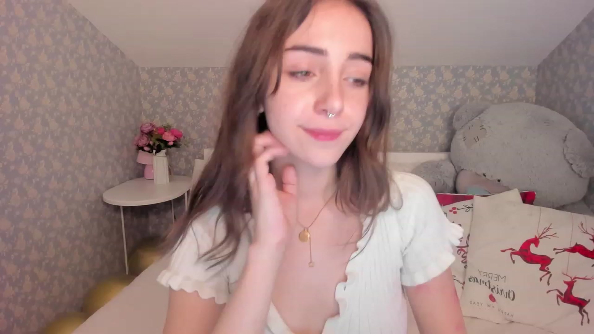 Gallery image thumbnail from ElsaYoung's myfreecams stream on, 12/17/2022, 12:23 image 2 of 20