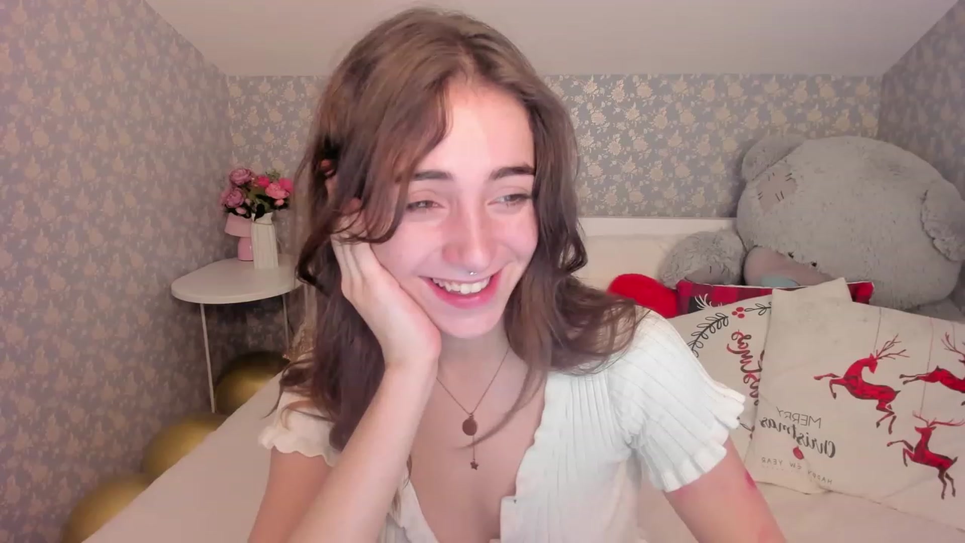 Gallery image thumbnail from ElsaYoung's myfreecams stream on, 12/17/2022, 12:23 image 9 of 20