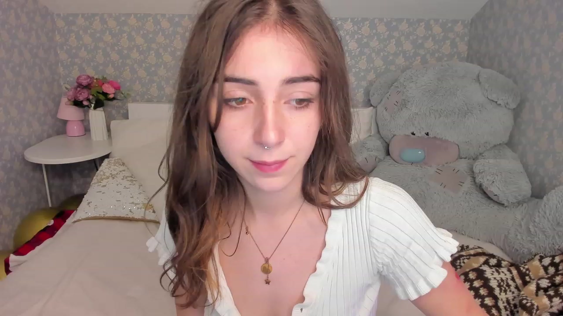 Gallery image thumbnail from ElsaYoung's myfreecams stream on, 12/18/2022, 08:58 image 16 of 20