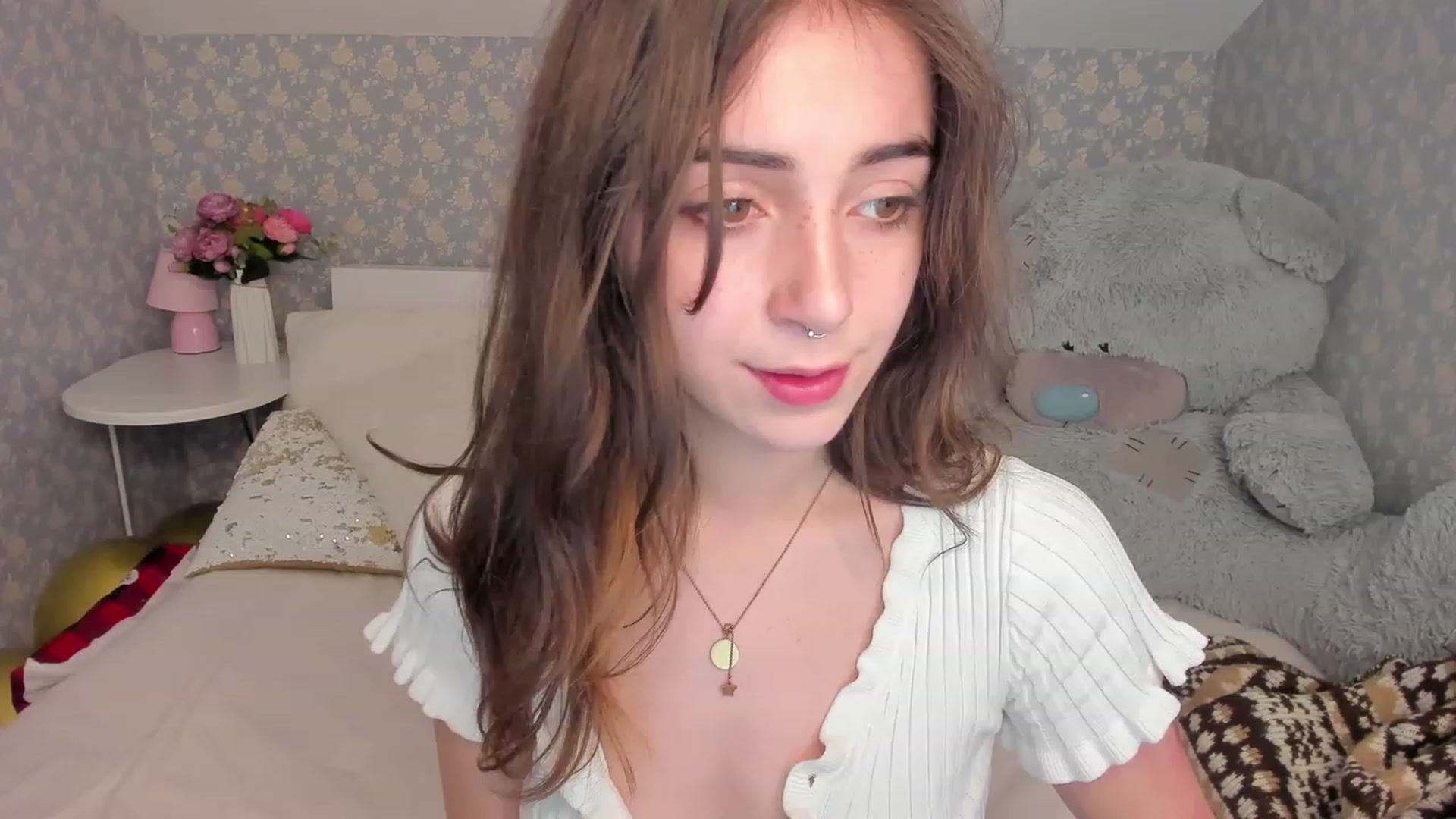 Gallery image thumbnail from ElsaYoung's myfreecams stream on, 12/18/2022, 08:58 image 15 of 20