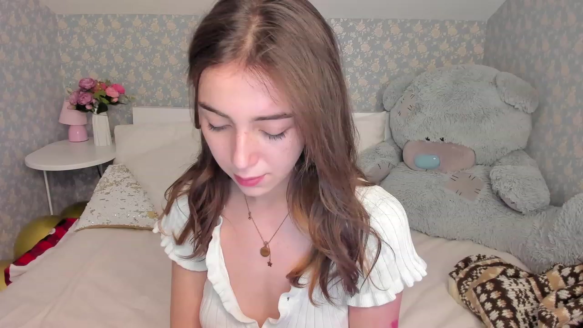 Gallery image thumbnail from ElsaYoung's myfreecams stream on, 12/18/2022, 08:58 image 1 of 20