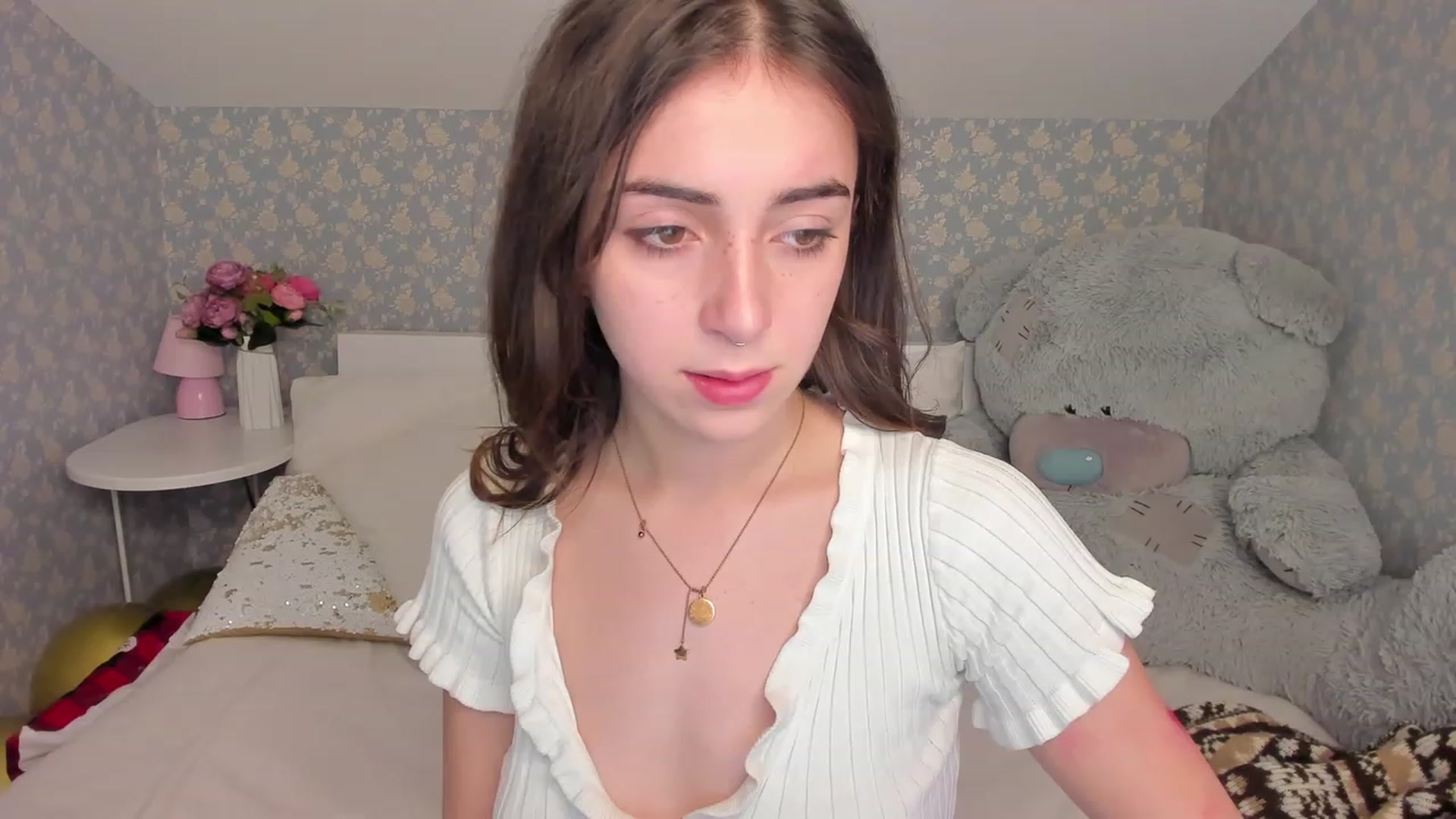 Gallery image thumbnail from ElsaYoung's myfreecams stream on, 12/18/2022, 10:34 image 2 of 20