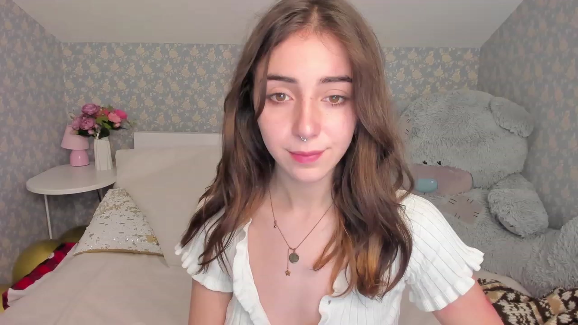 Gallery image thumbnail from ElsaYoung's myfreecams stream on, 12/18/2022, 10:34 image 1 of 20