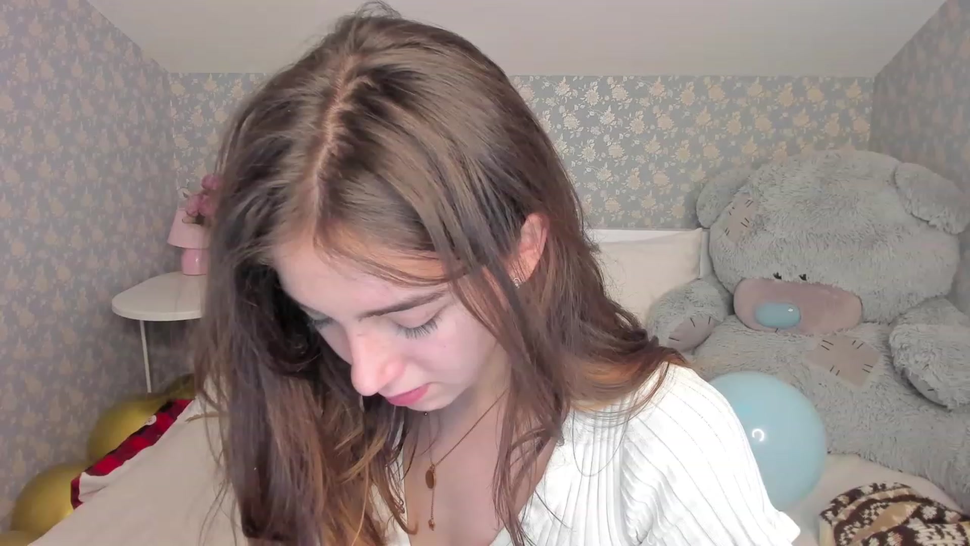 Gallery image thumbnail from ElsaYoung's myfreecams stream on, 12/18/2022, 10:34 image 19 of 20