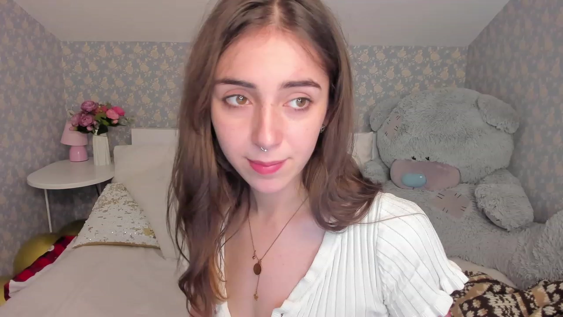 Gallery image thumbnail from ElsaYoung's myfreecams stream on, 12/18/2022, 10:34 image 13 of 20