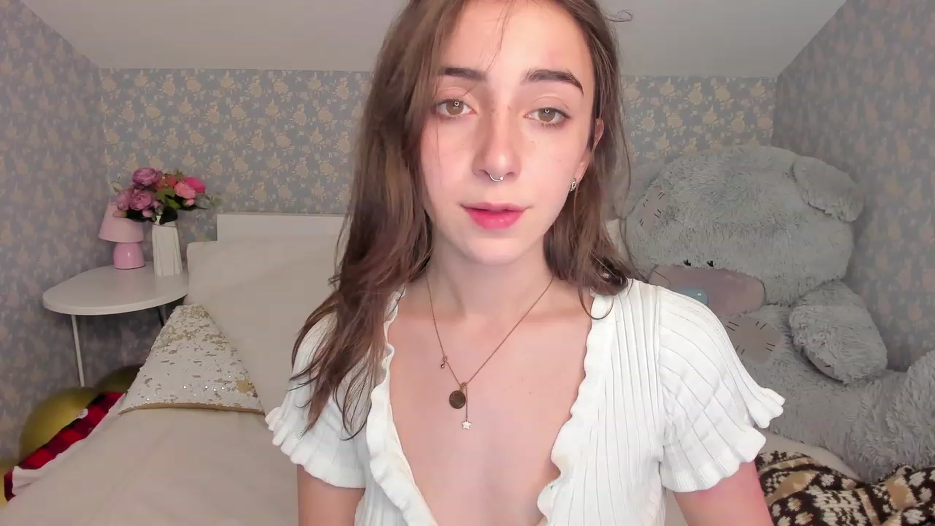 Gallery image thumbnail from ElsaYoung's myfreecams stream on, 12/18/2022, 10:34 image 6 of 20