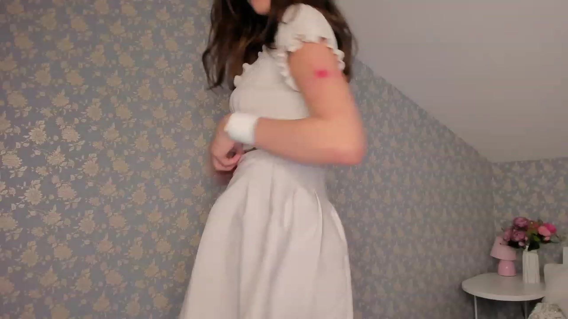Gallery image thumbnail from ElsaYoung's myfreecams stream on, 12/18/2022, 10:34 image 14 of 20