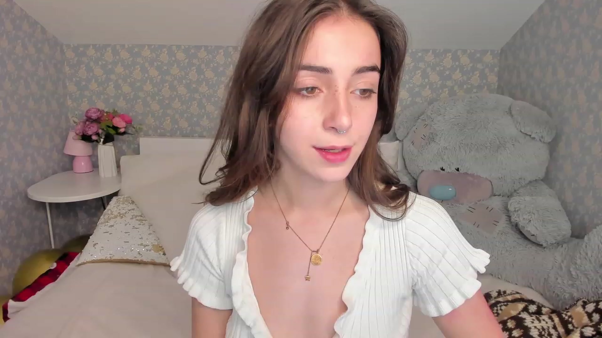 Gallery image thumbnail from ElsaYoung's myfreecams stream on, 12/18/2022, 10:34 image 3 of 20