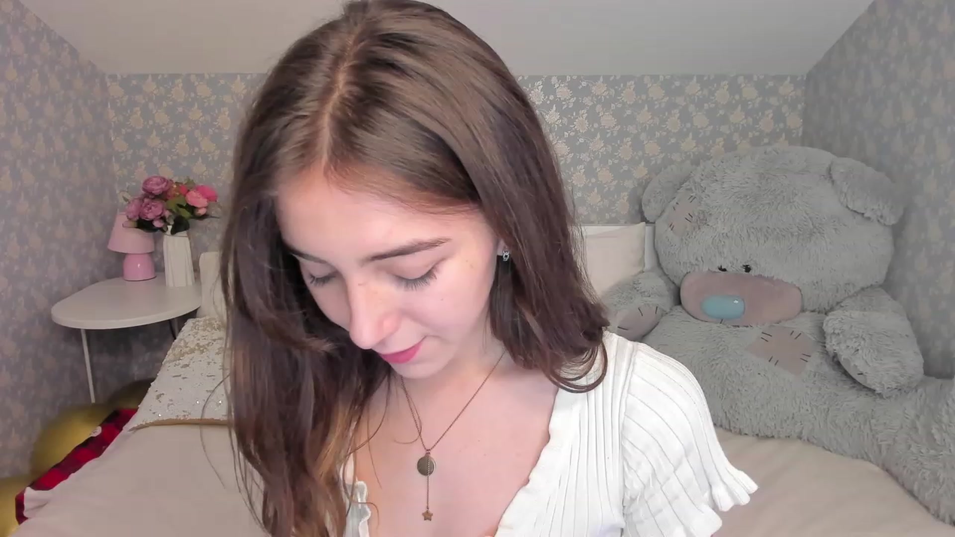 Gallery image thumbnail from ElsaYoung's myfreecams stream on, 12/18/2022, 11:59 image 6 of 20