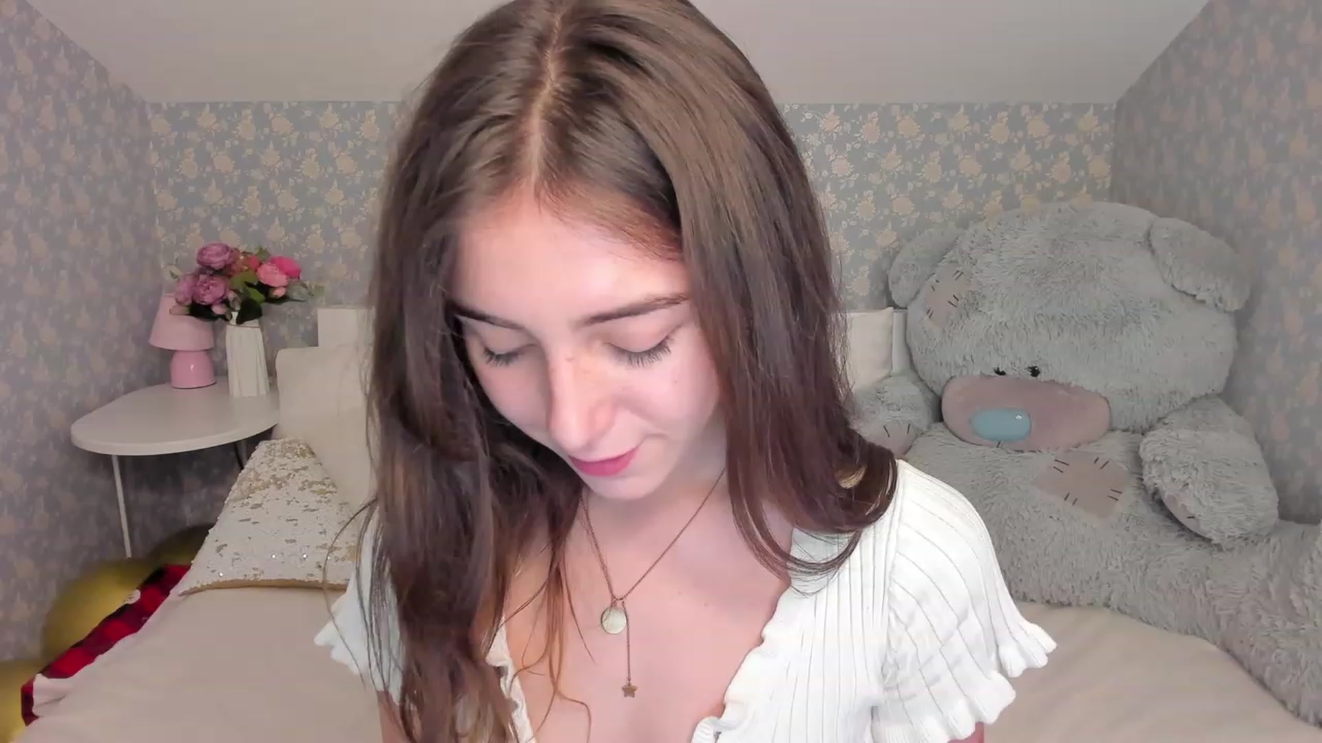 Gallery image thumbnail from ElsaYoung's myfreecams stream on, 12/18/2022, 11:59 image 7 of 20