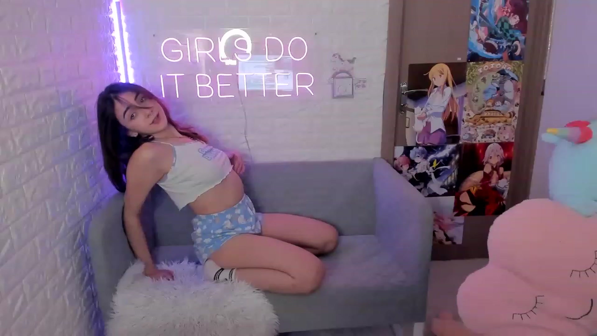 Gallery image thumbnail from ElsaYoung's myfreecams stream on, 12/22/2022, 08:07 image 19 of 20
