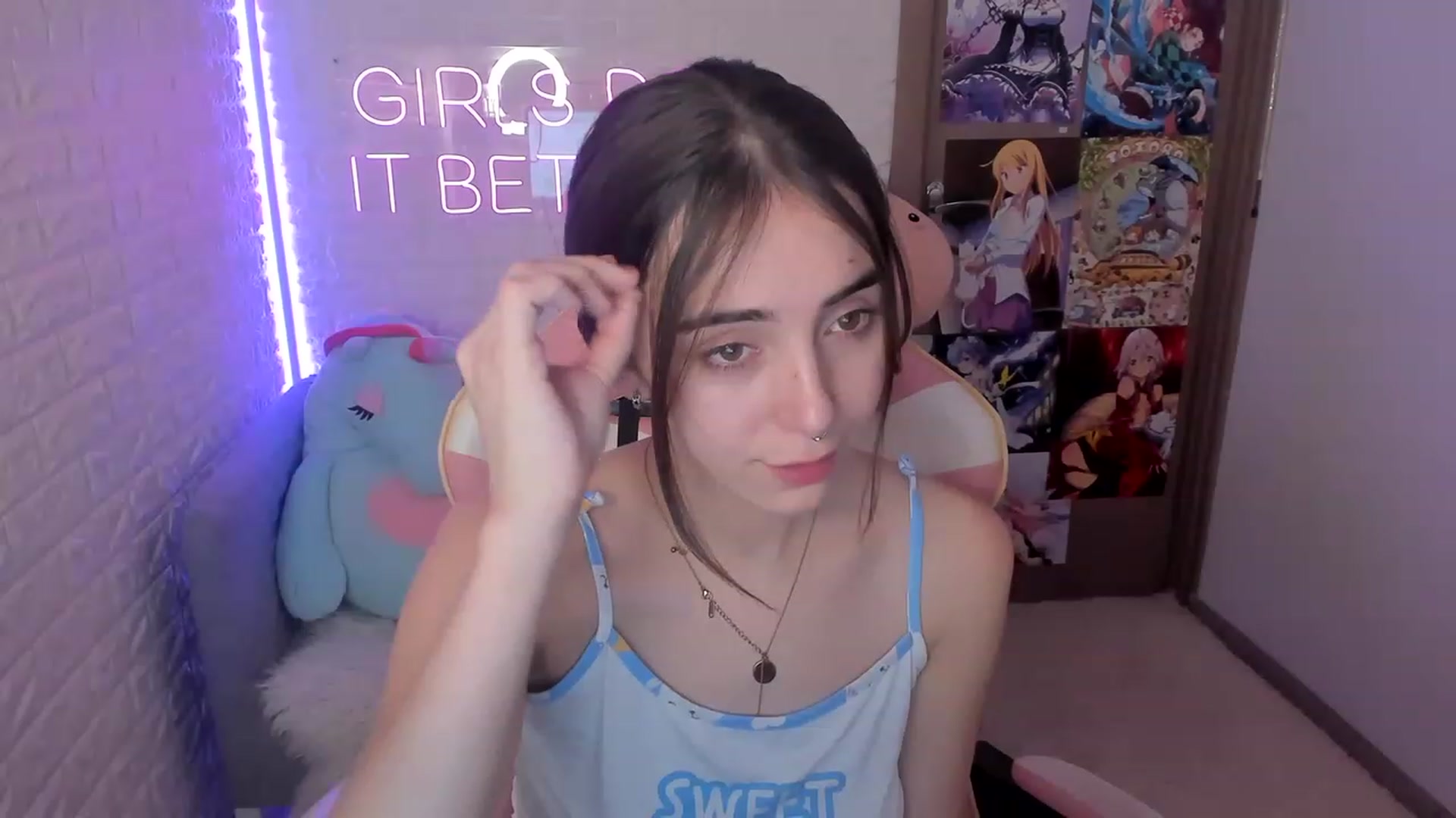 Gallery image thumbnail from ElsaYoung's myfreecams stream on, 12/22/2022, 12:12 image 4 of 20
