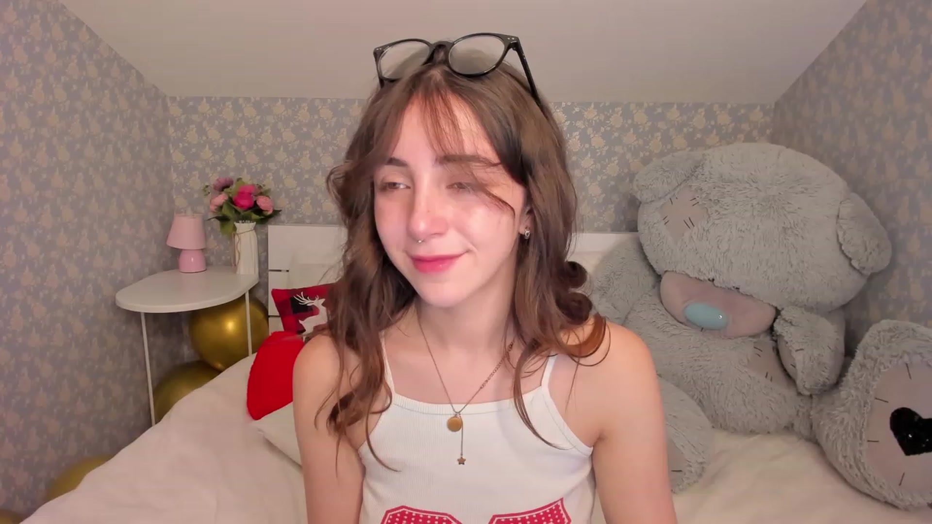 Gallery image thumbnail from ElsaYoung's myfreecams stream on, 12/23/2022, 08:25 image 16 of 20