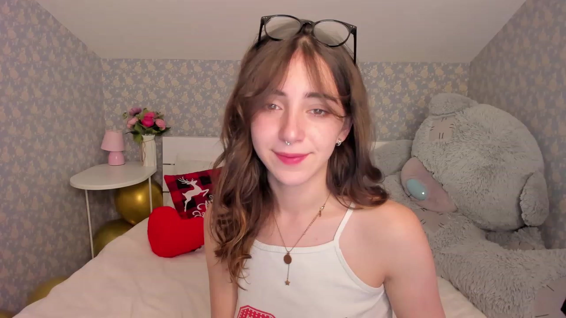Gallery image thumbnail from ElsaYoung's myfreecams stream on, 12/23/2022, 08:25 image 2 of 20