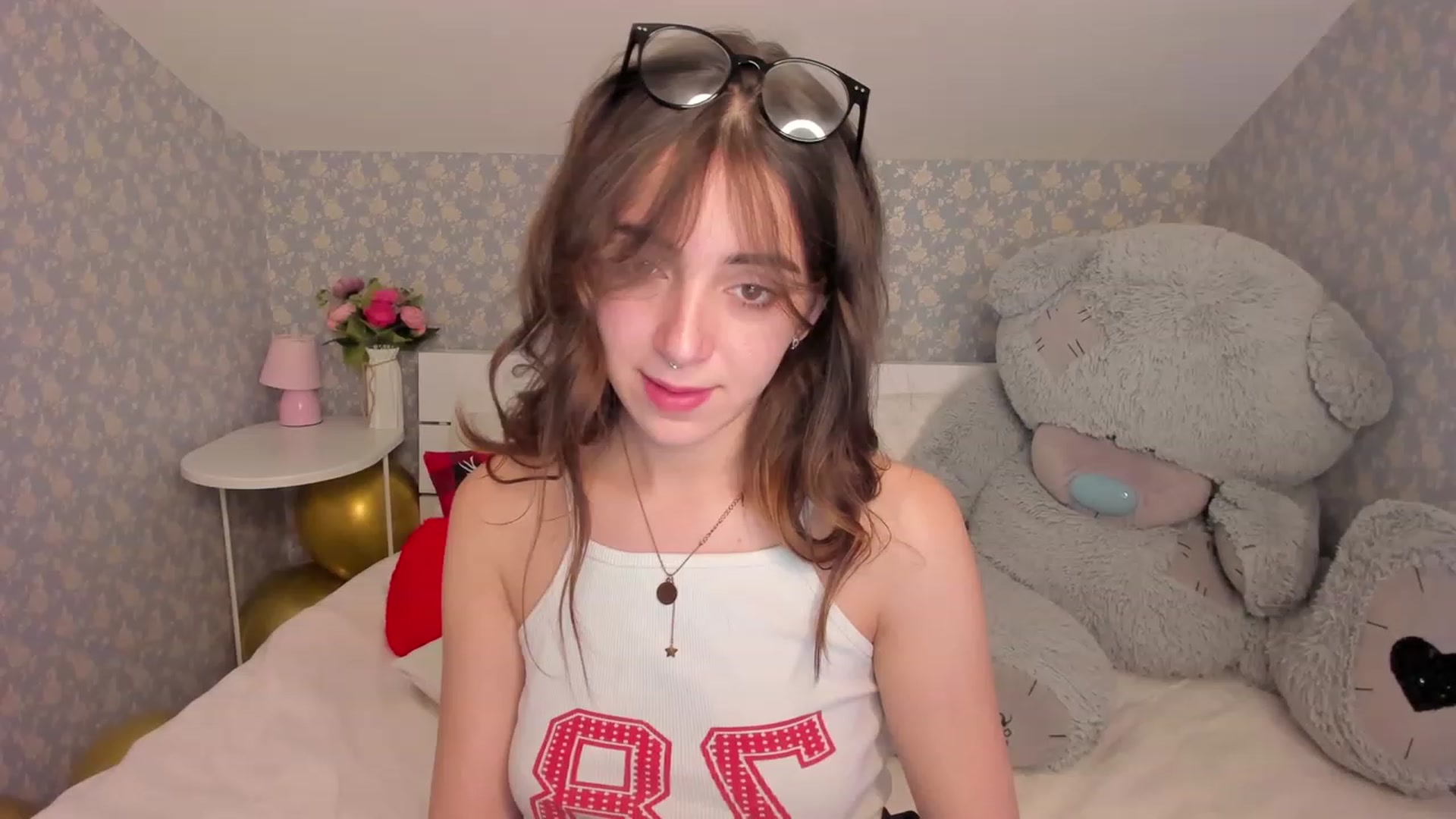 Gallery image thumbnail from ElsaYoung's myfreecams stream on, 12/23/2022, 08:25 image 12 of 20