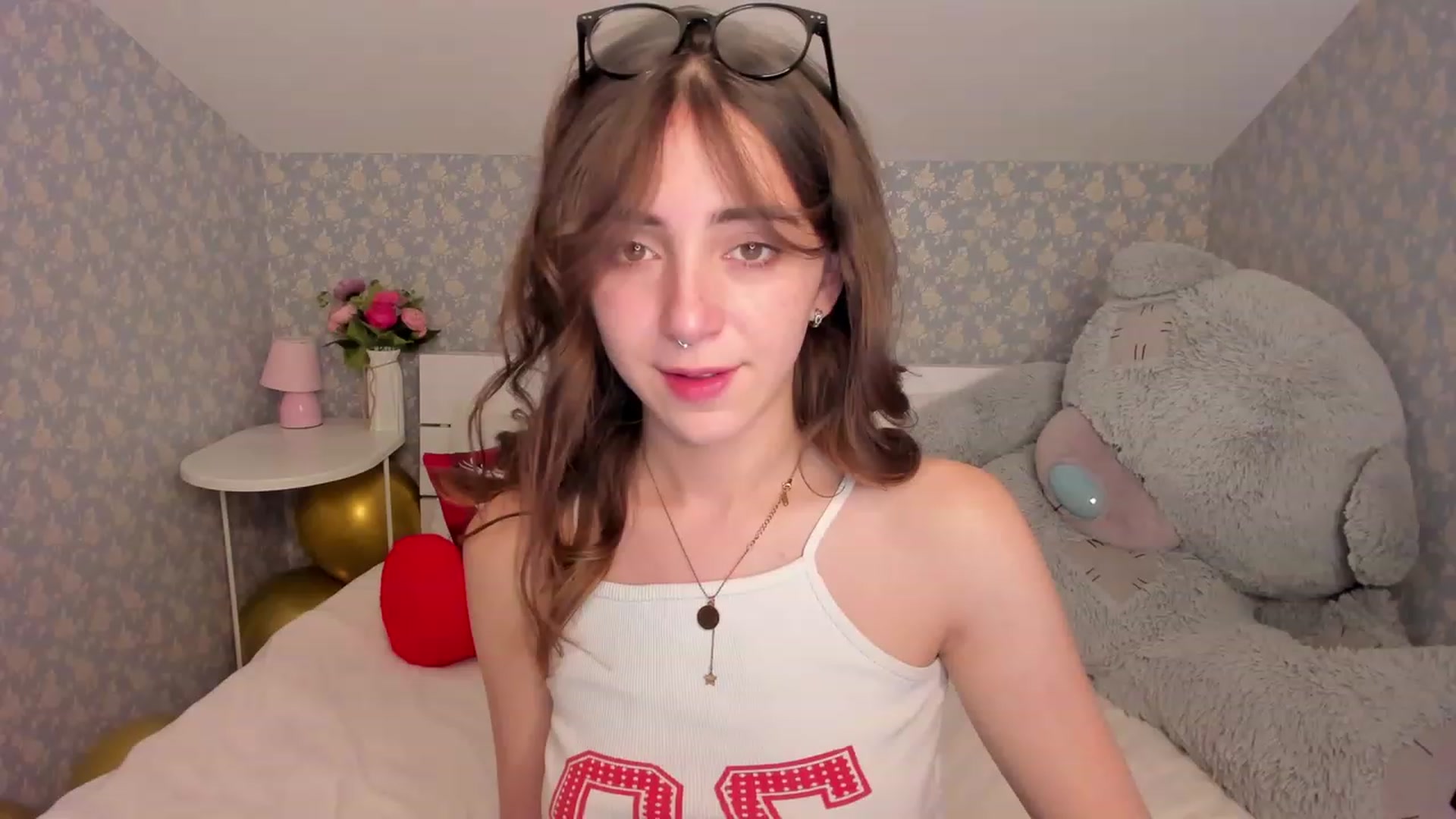 Gallery image thumbnail from ElsaYoung's myfreecams stream on, 12/23/2022, 08:25 image 1 of 20
