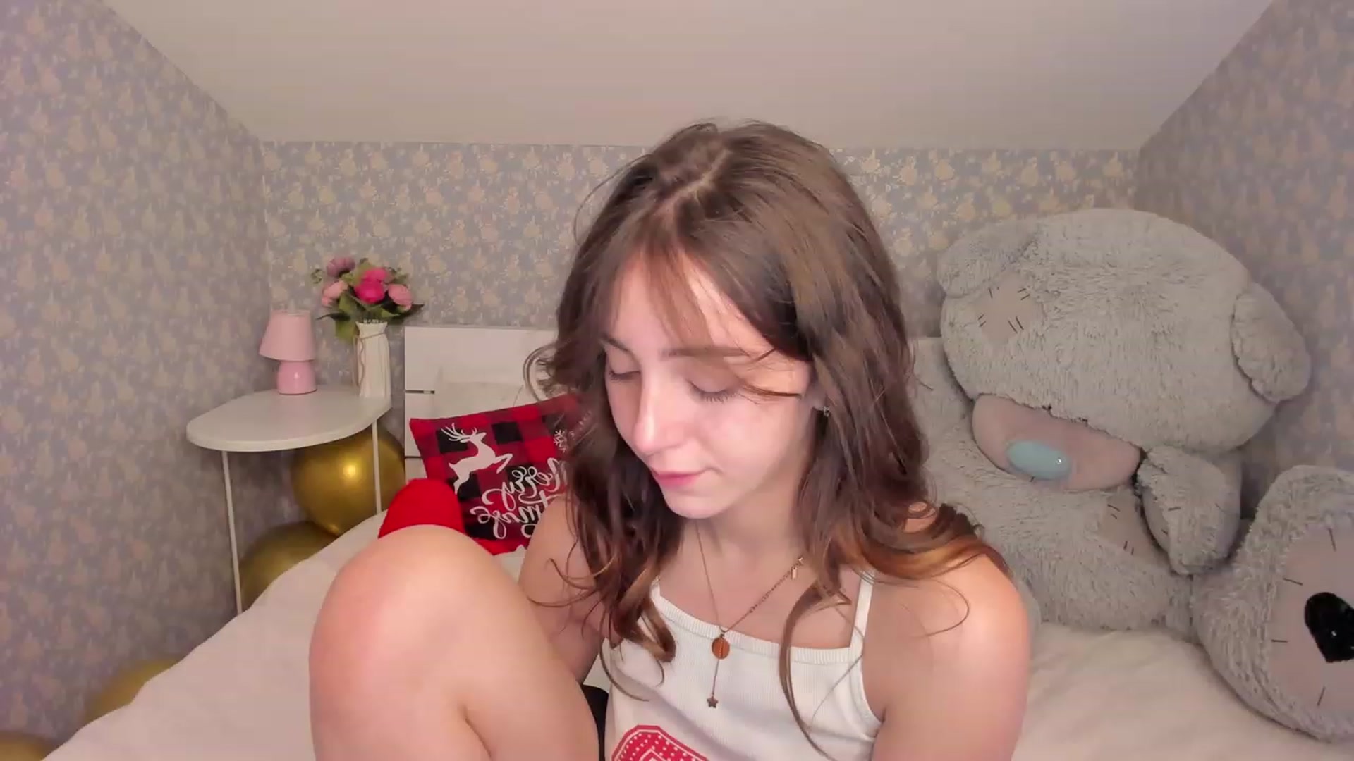 Gallery image thumbnail from ElsaYoung's myfreecams stream on, 12/23/2022, 08:25 image 18 of 20