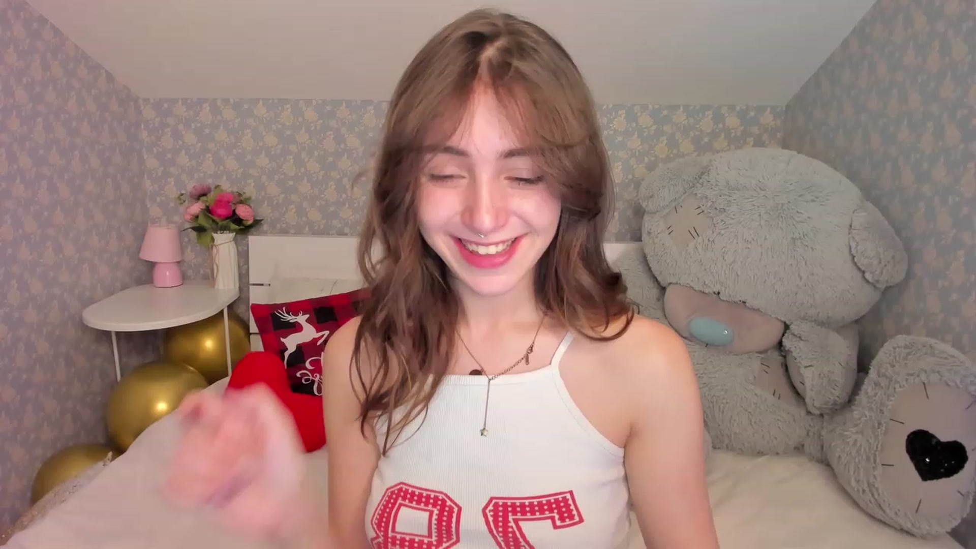 Gallery image thumbnail from ElsaYoung's myfreecams stream on, 12/23/2022, 09:29 image 2 of 20