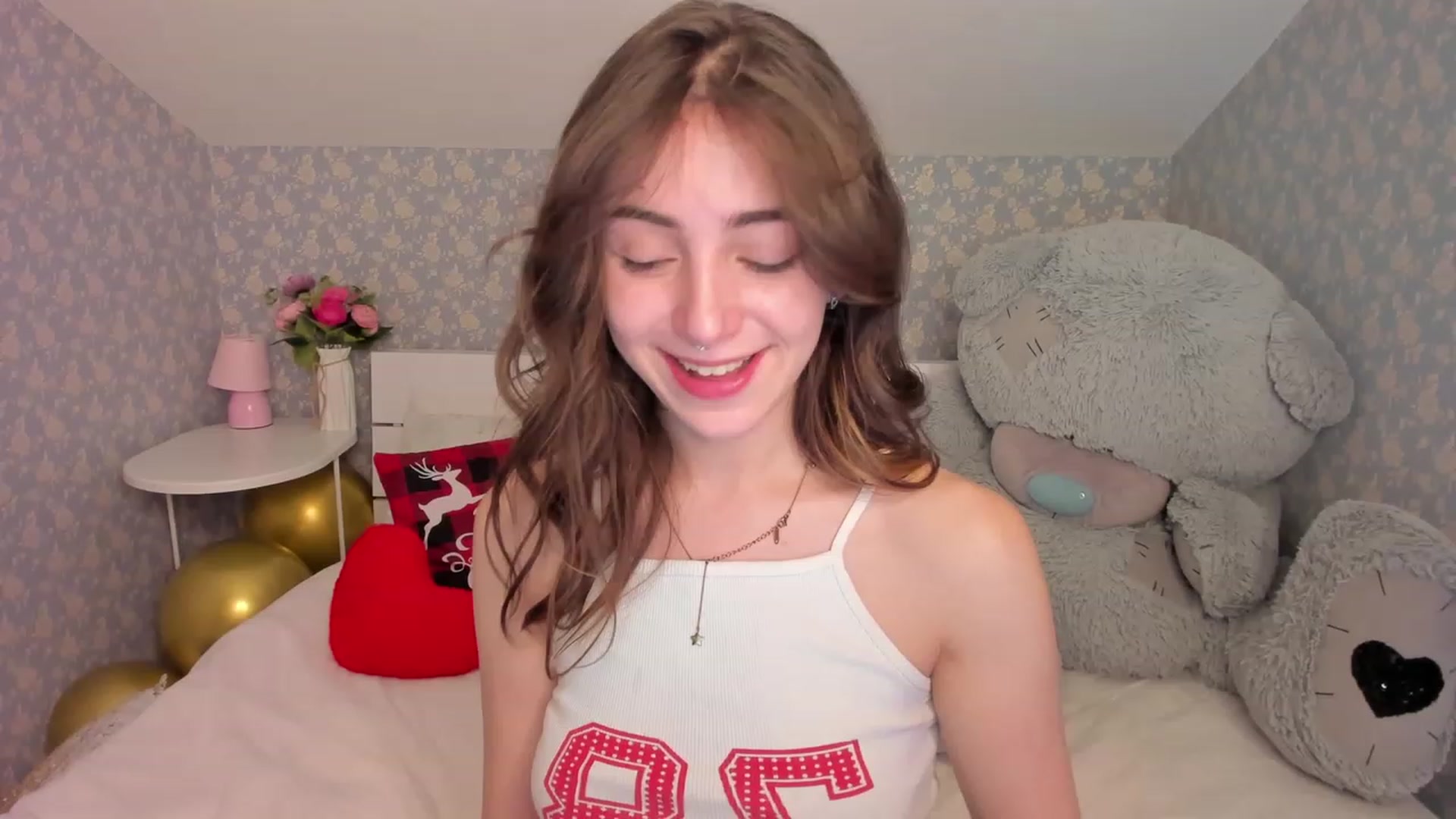 Gallery image thumbnail from ElsaYoung's myfreecams stream on, 12/23/2022, 09:29 image 1 of 20