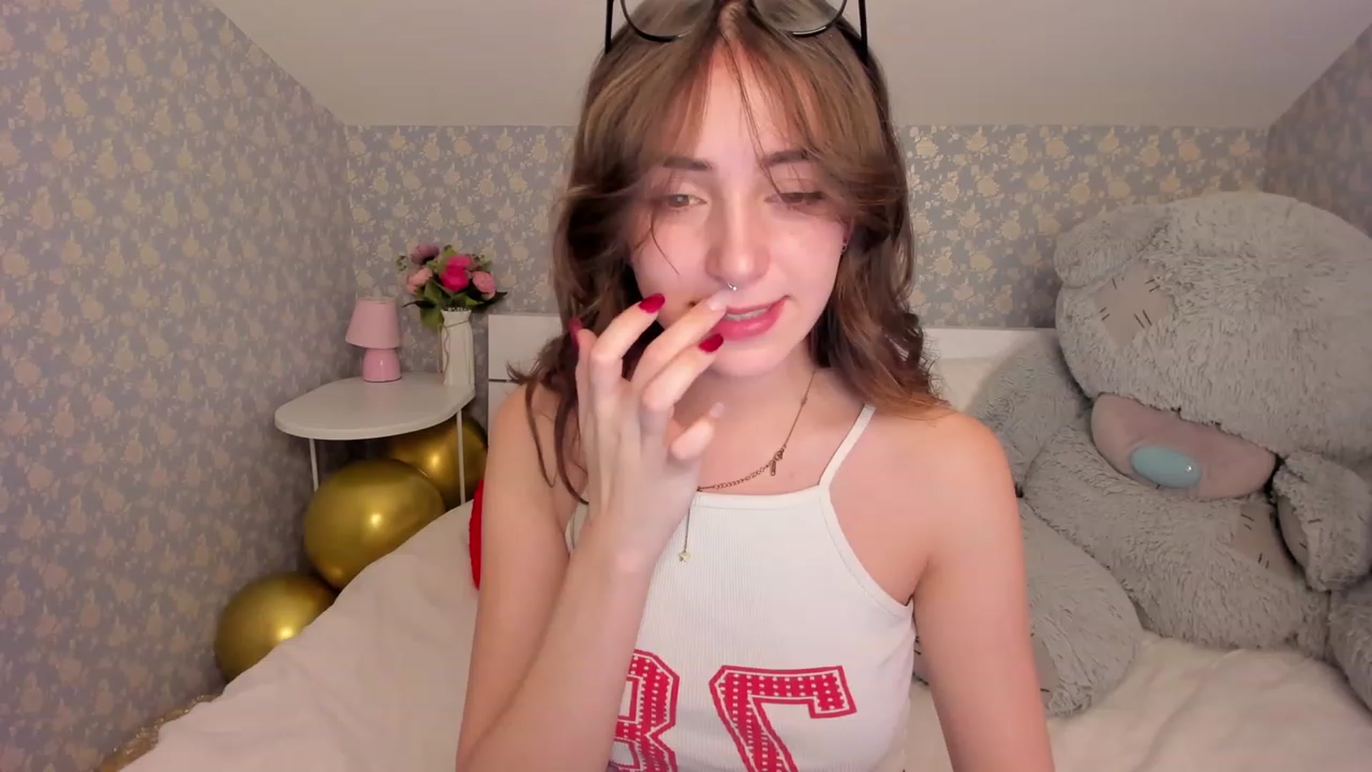 Gallery image thumbnail from ElsaYoung's myfreecams stream on, 12/23/2022, 09:29 image 13 of 20