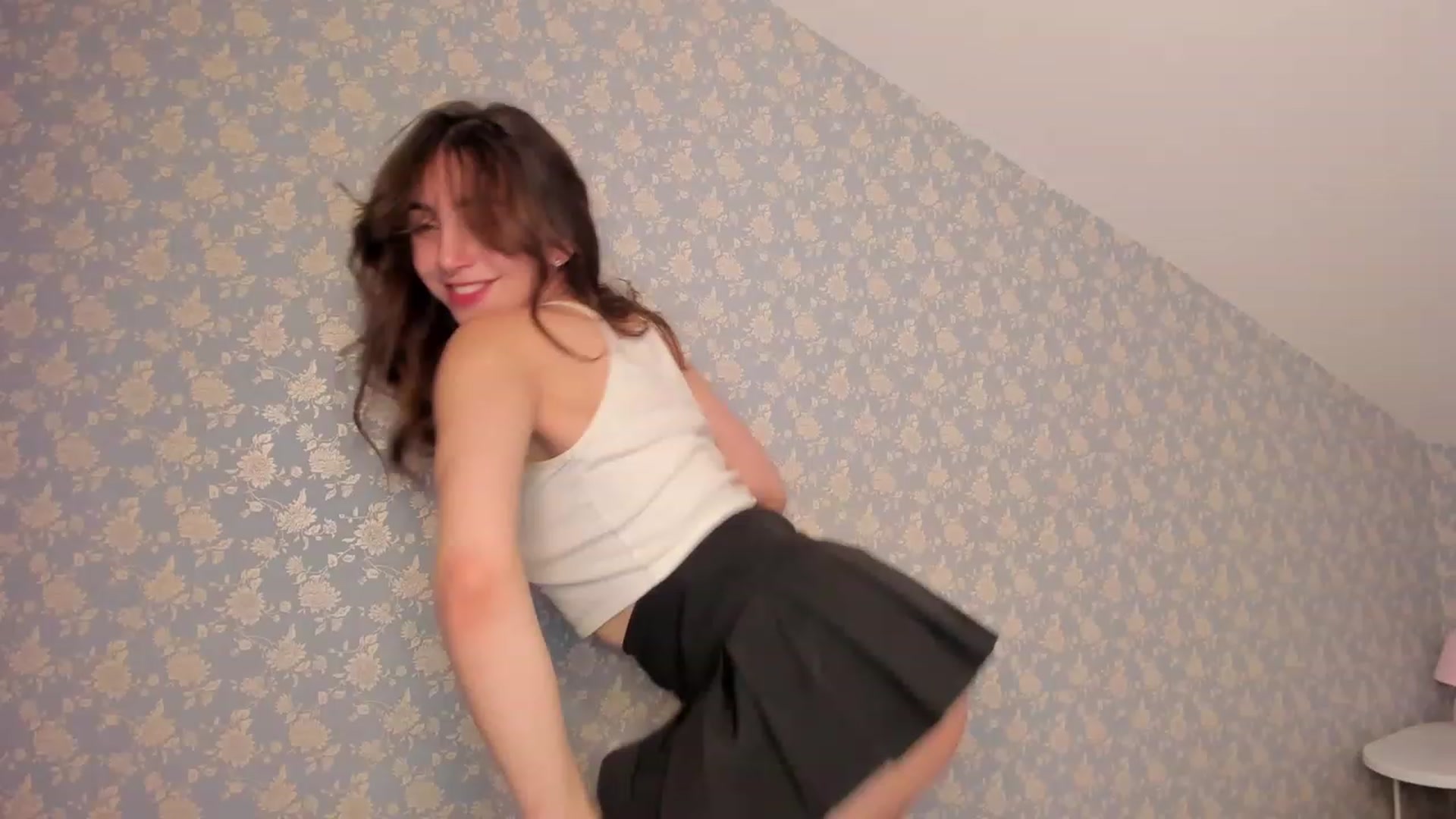 Gallery image thumbnail from ElsaYoung's myfreecams stream on, 12/23/2022, 09:29 image 17 of 20