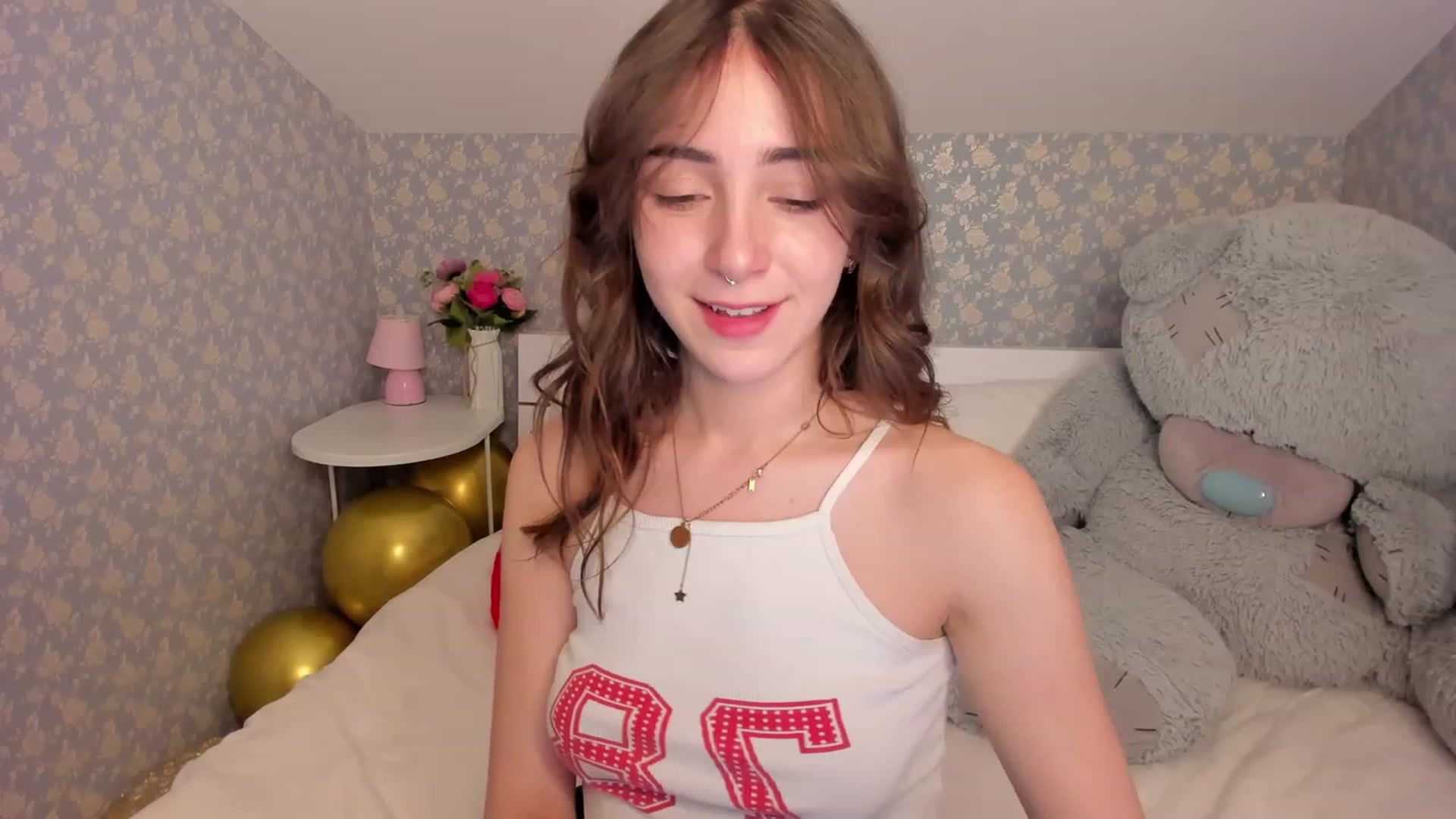 Gallery image thumbnail from ElsaYoung's myfreecams stream on, 12/23/2022, 09:29 image 10 of 20