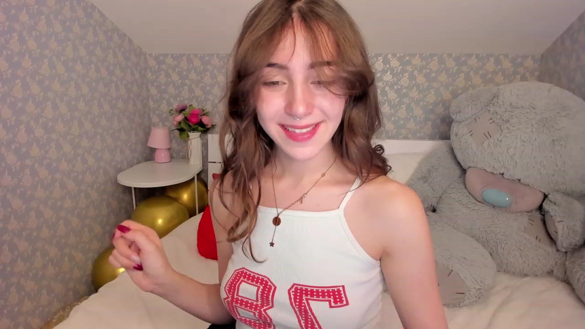 Gallery image thumbnail from ElsaYoung's myfreecams stream on, 12/23/2022, 09:29 image 9 of 20