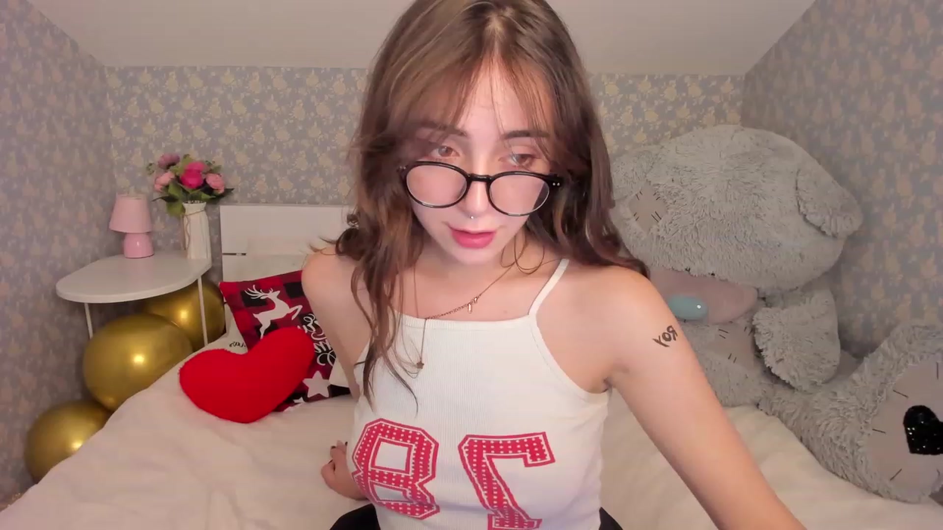 Gallery image thumbnail from ElsaYoung's myfreecams stream on, 12/23/2022, 12:09 image 19 of 20