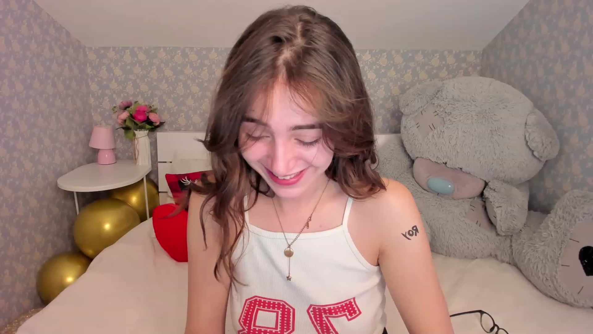 Gallery image thumbnail from ElsaYoung's myfreecams stream on, 12/23/2022, 12:09 image 12 of 20