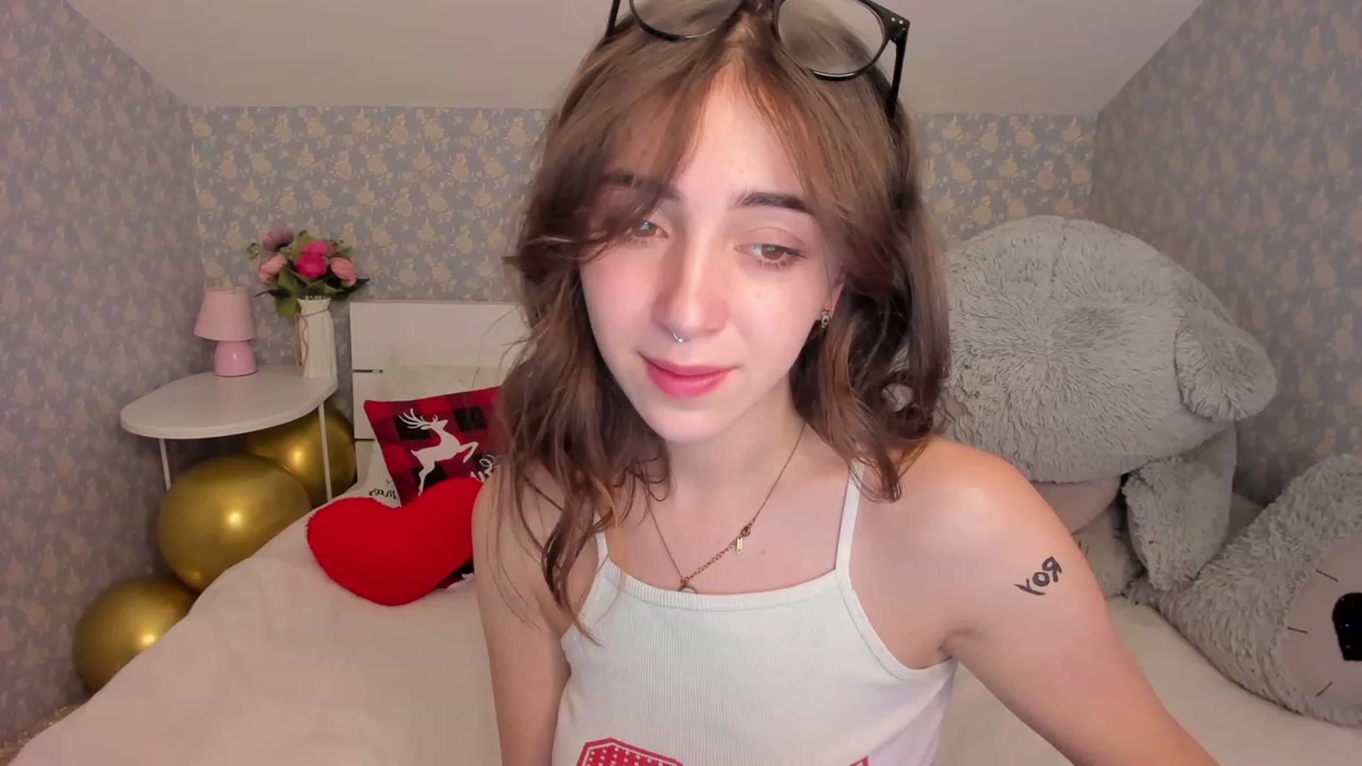 Gallery image thumbnail from ElsaYoung's myfreecams stream on, 12/23/2022, 12:09 image 16 of 20