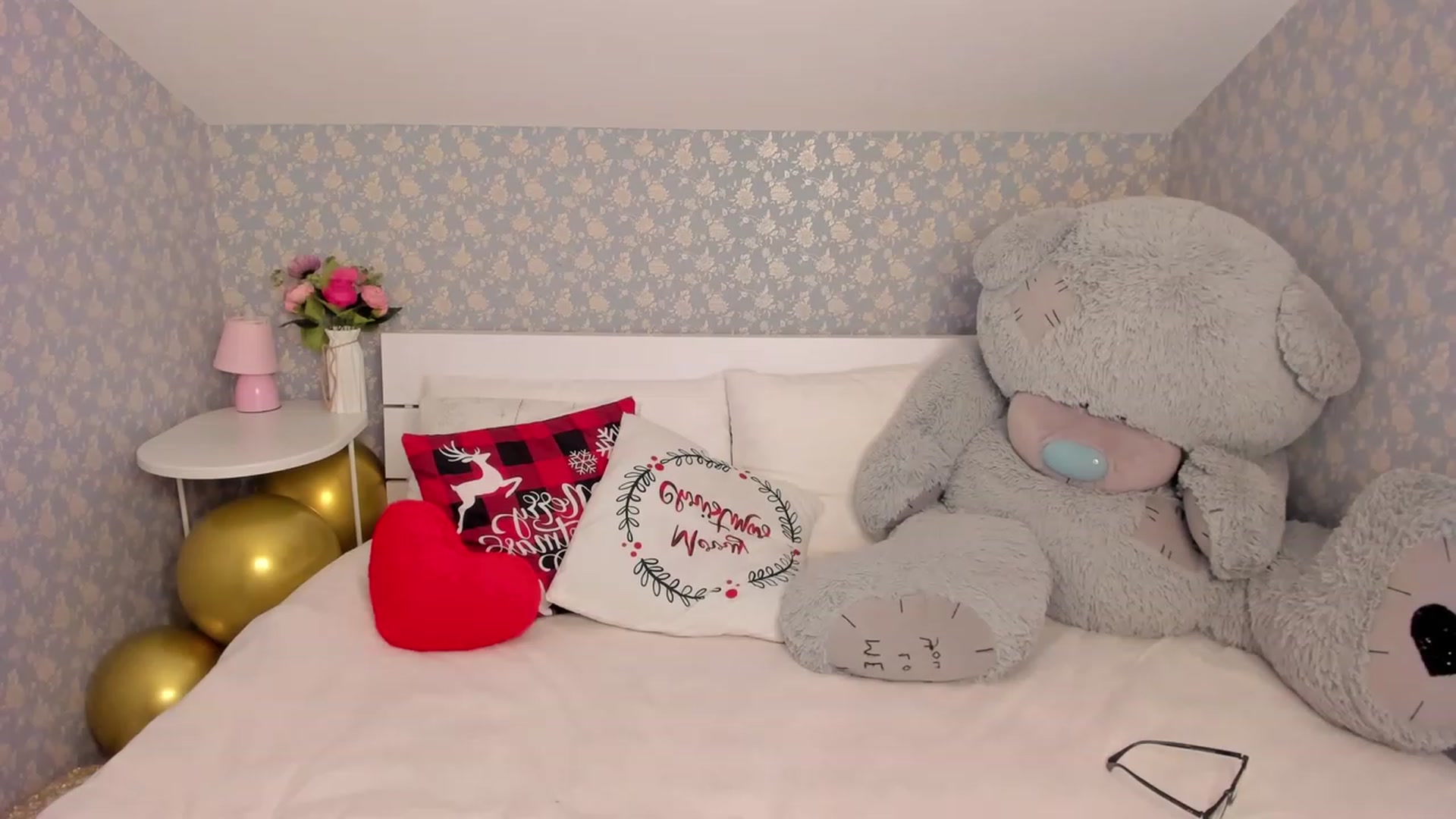 Gallery image thumbnail from ElsaYoung's myfreecams stream on, 12/23/2022, 12:09 image 4 of 20