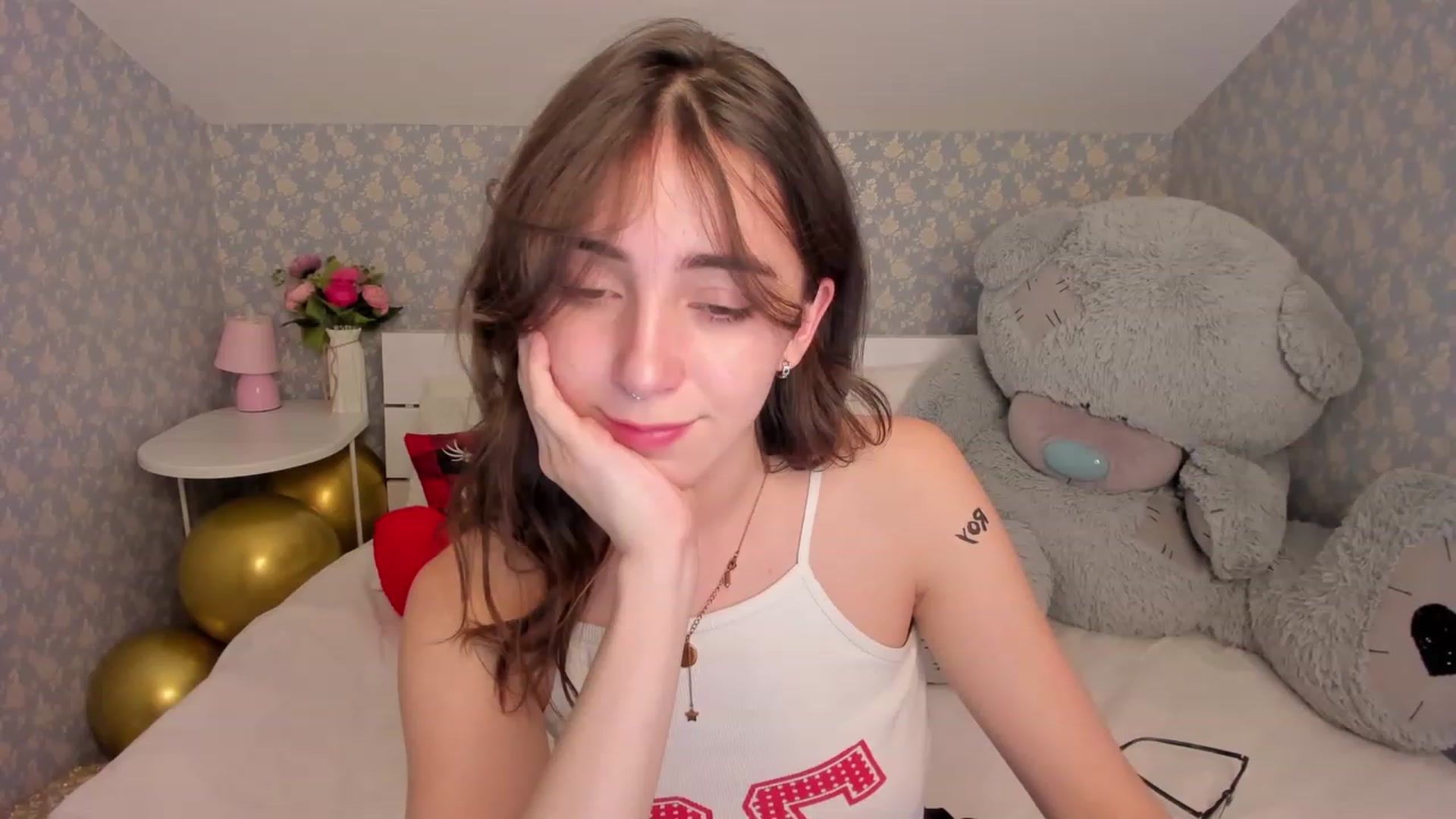 Gallery image thumbnail from ElsaYoung's myfreecams stream on, 12/23/2022, 12:09 image 5 of 20