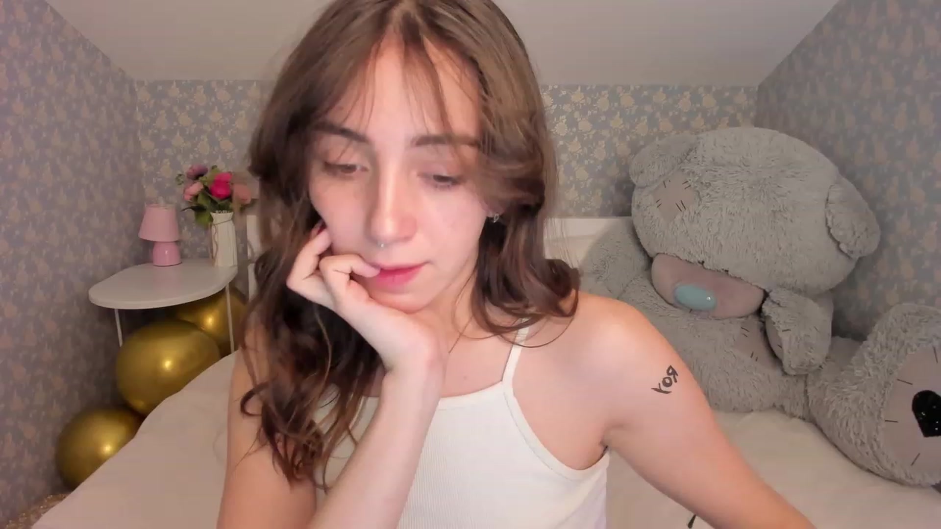 Gallery image thumbnail from ElsaYoung's myfreecams stream on, 12/23/2022, 12:09 image 7 of 20
