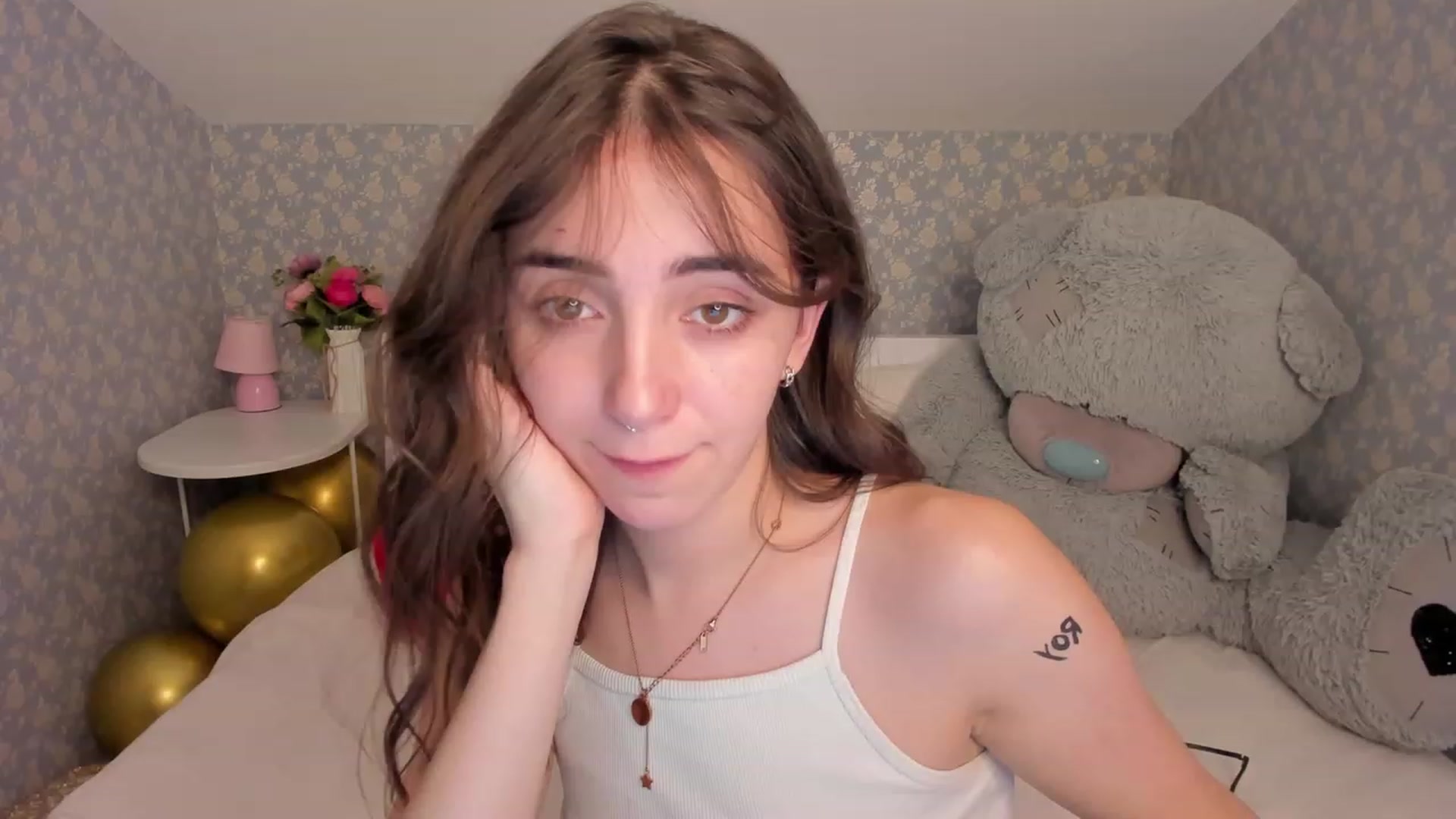 Gallery image thumbnail from ElsaYoung's myfreecams stream on, 12/23/2022, 12:09 image 6 of 20