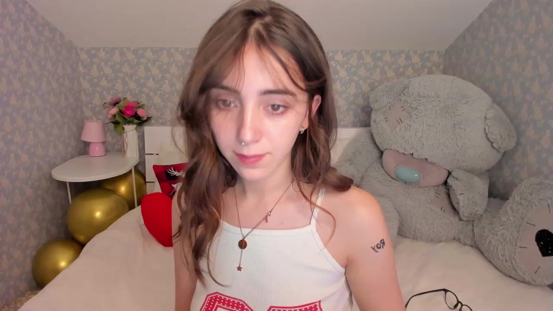 Gallery image thumbnail from ElsaYoung's myfreecams stream on, 12/23/2022, 12:09 image 10 of 20