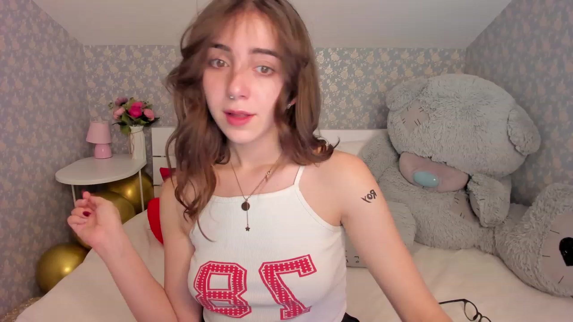 Gallery image thumbnail from ElsaYoung's myfreecams stream on, 12/23/2022, 12:09 image 11 of 20