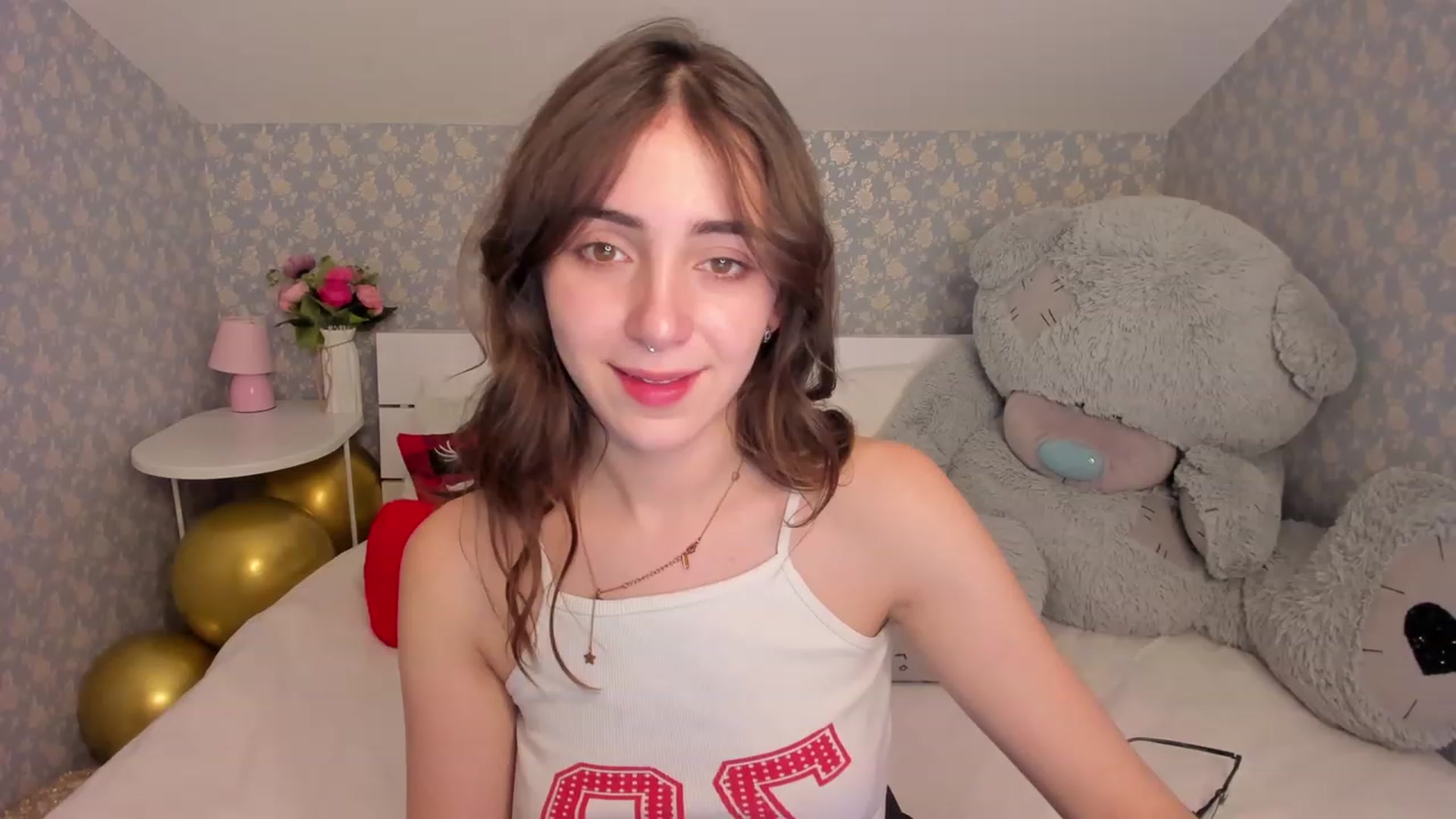 Gallery image thumbnail from ElsaYoung's myfreecams stream on, 12/23/2022, 12:09 image 1 of 20
