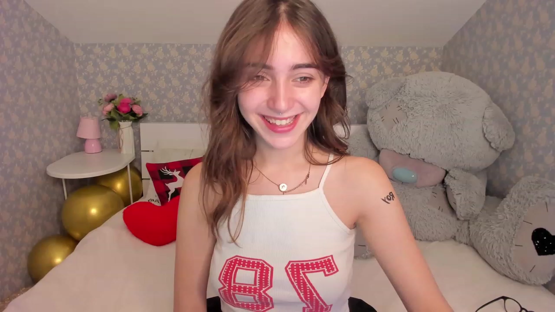 Gallery image thumbnail from ElsaYoung's myfreecams stream on, 12/23/2022, 12:09 image 15 of 20