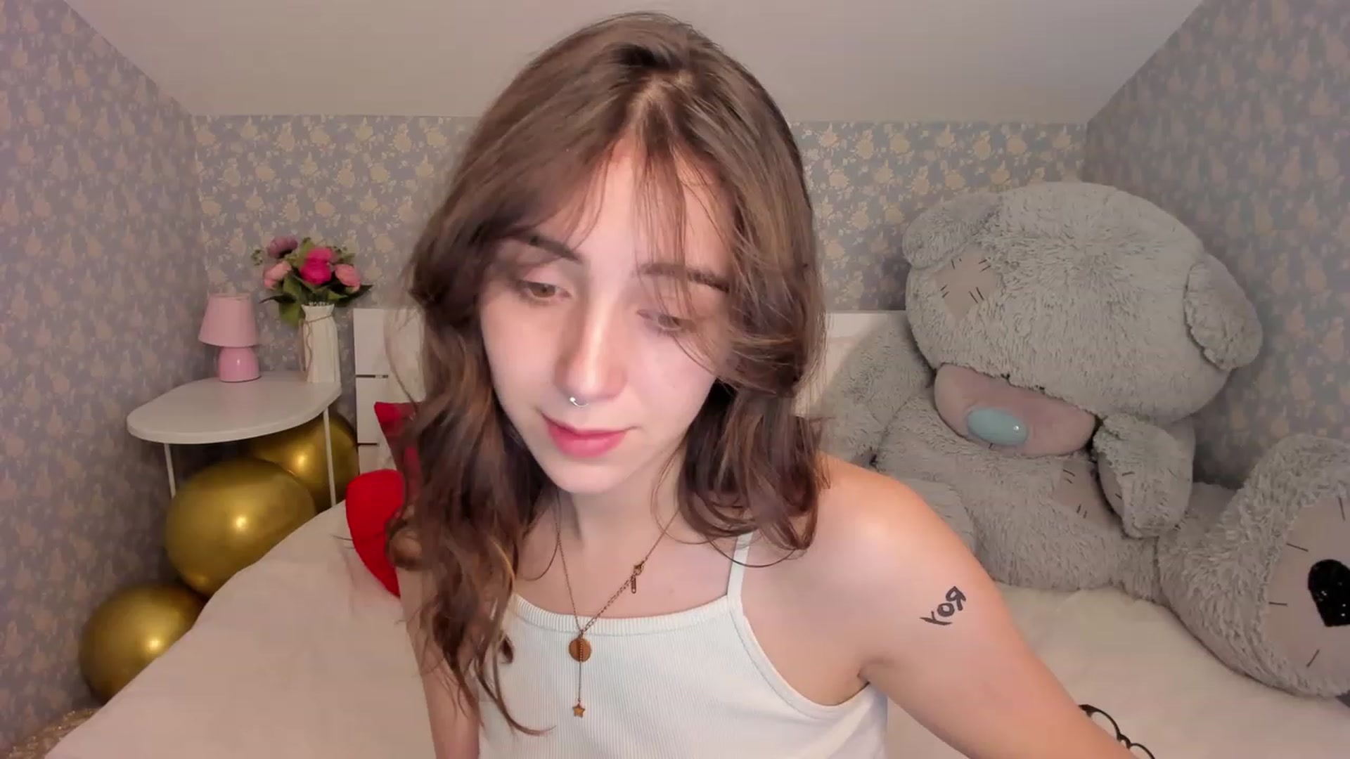 Gallery image thumbnail from ElsaYoung's myfreecams stream on, 12/23/2022, 12:09 image 8 of 20