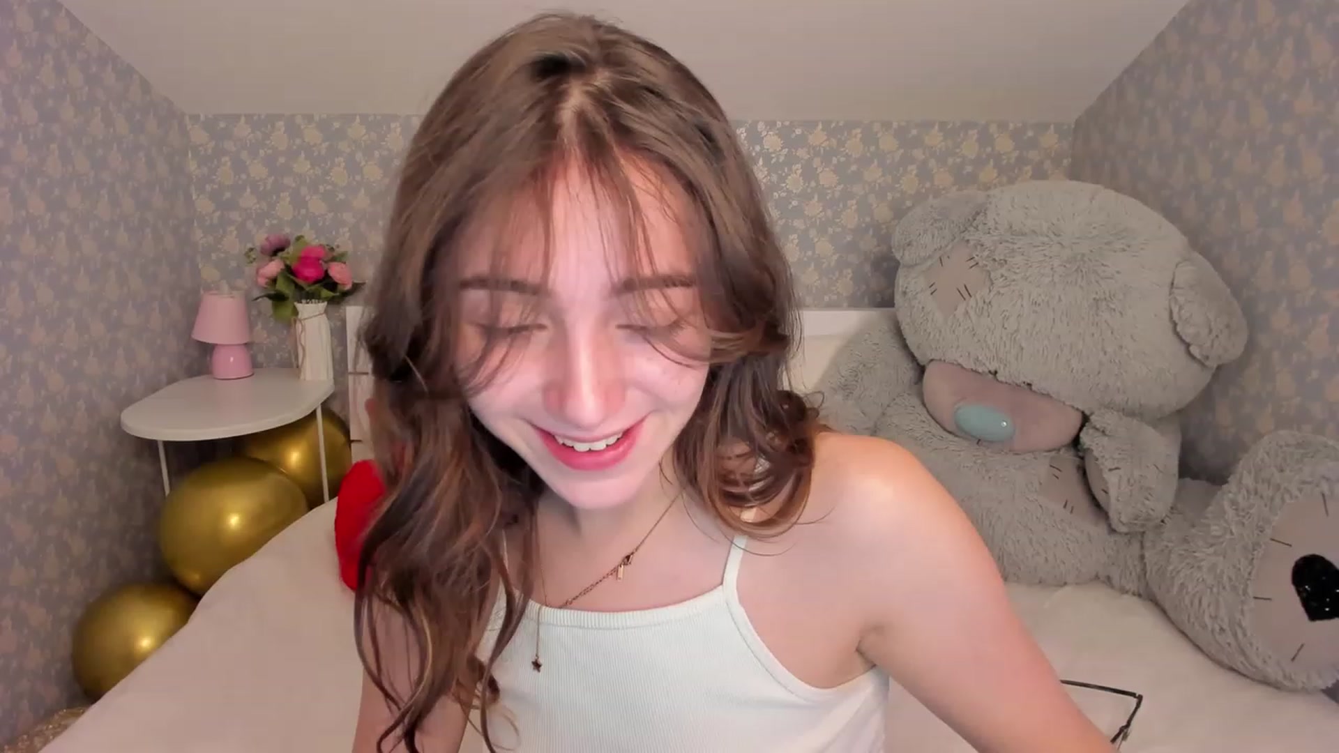 Gallery image thumbnail from ElsaYoung's myfreecams stream on, 12/23/2022, 12:09 image 3 of 20