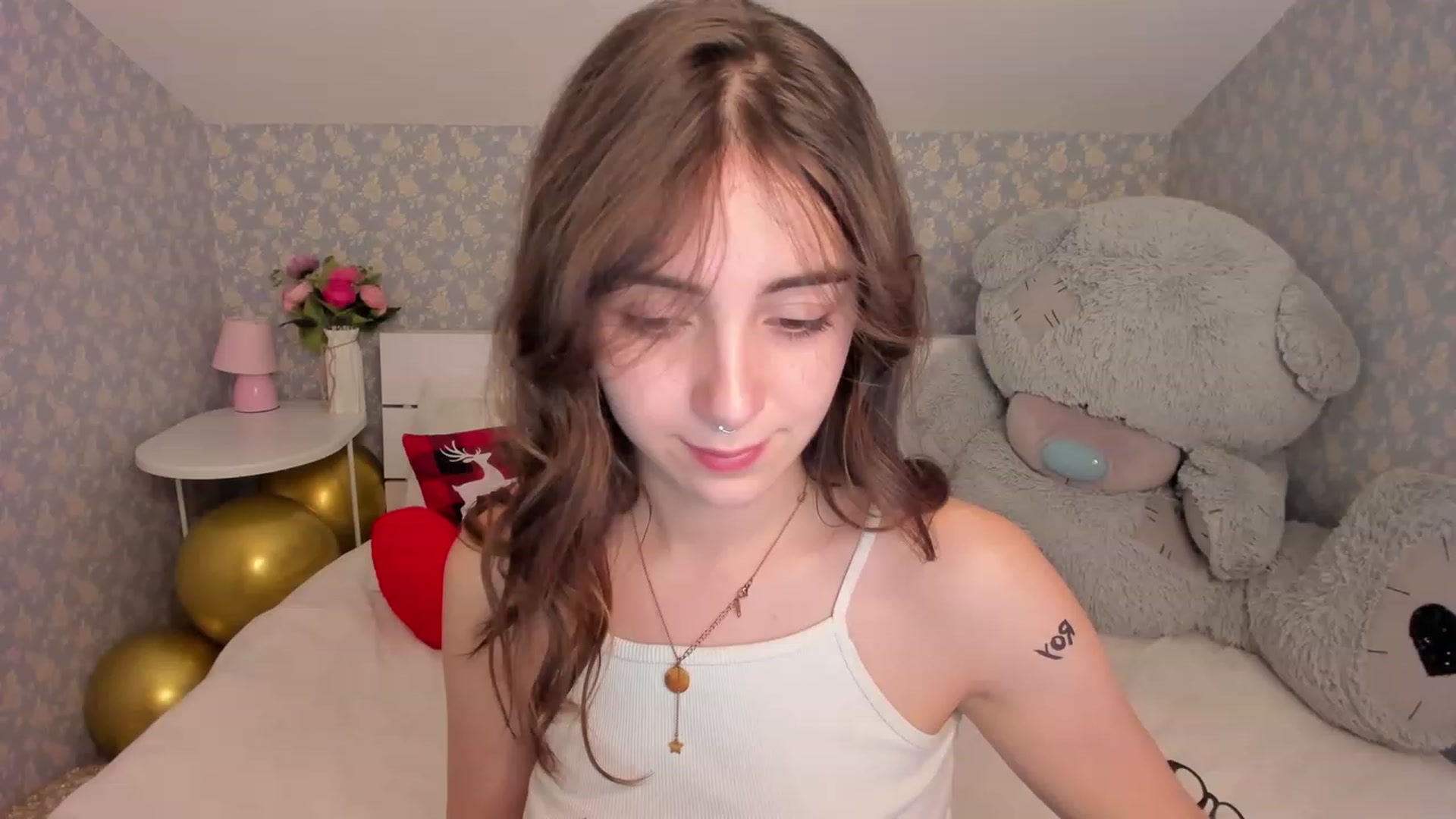 Gallery image thumbnail from ElsaYoung's myfreecams stream on, 12/23/2022, 12:09 image 9 of 20
