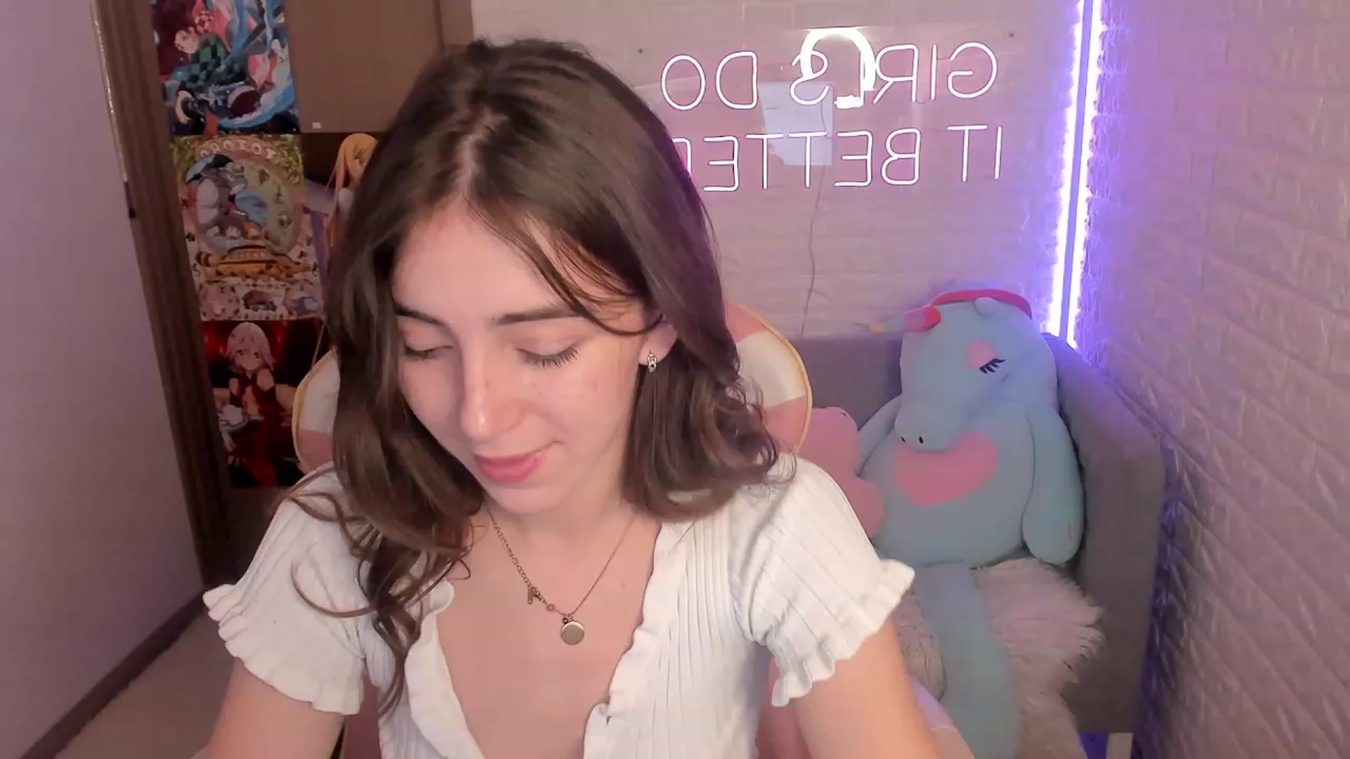 Gallery image thumbnail from ElsaYoung's myfreecams stream on, 12/24/2022, 14:16 image 12 of 20