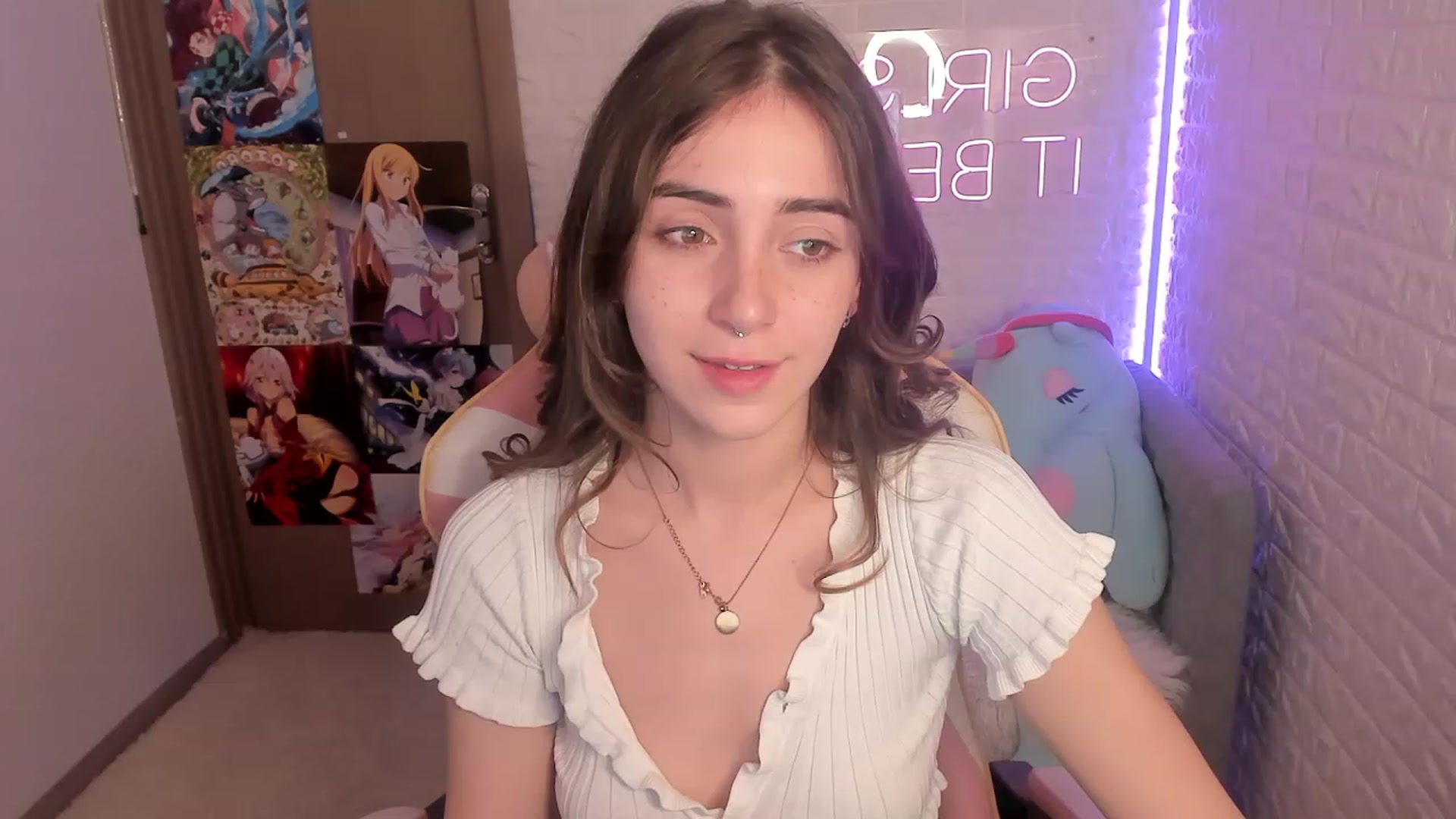 Gallery image thumbnail from ElsaYoung's myfreecams stream on, 12/24/2022, 14:16 image 16 of 20